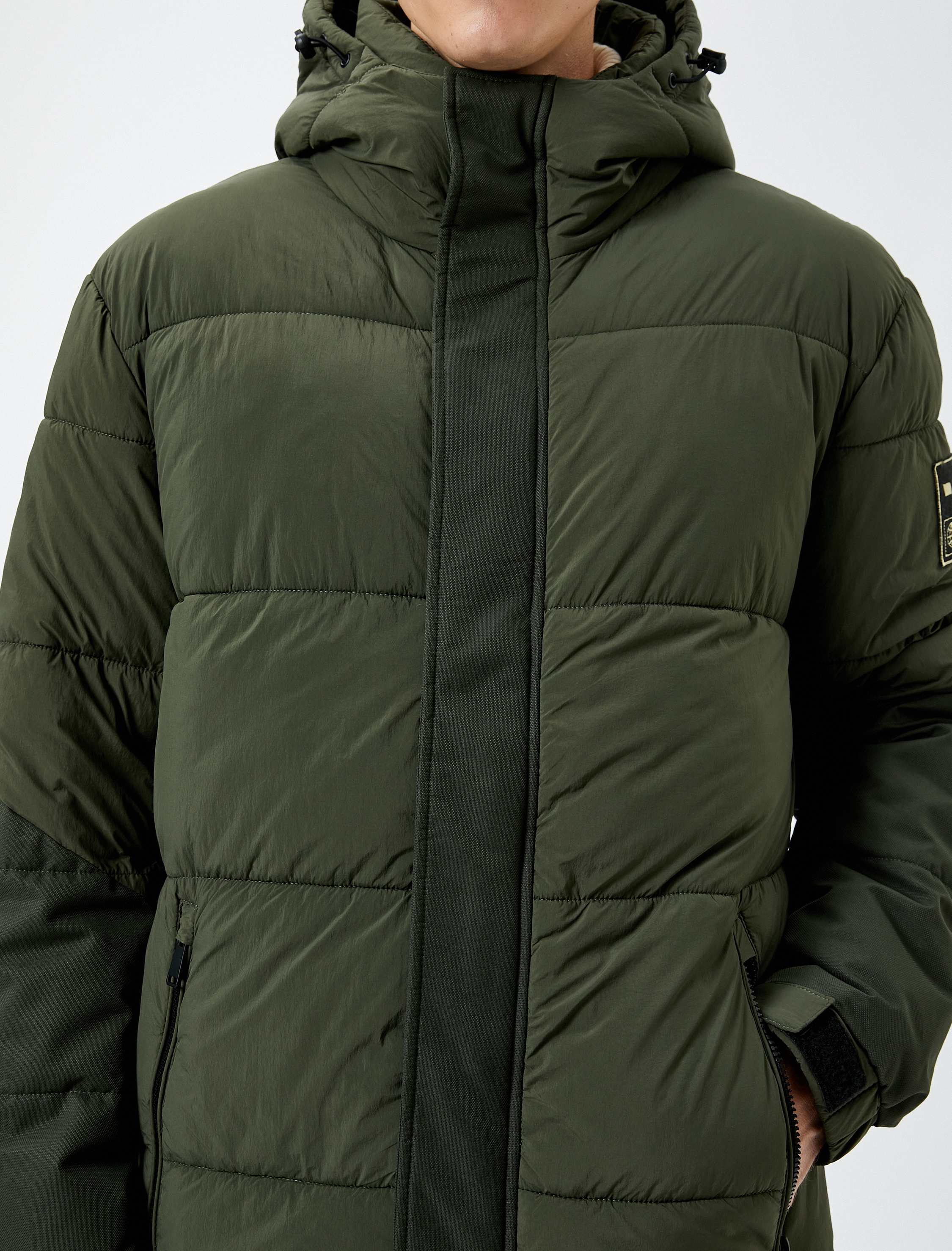   Şişme Mont Kapşonlu Baskılı Fermuar Detaylı Cepli