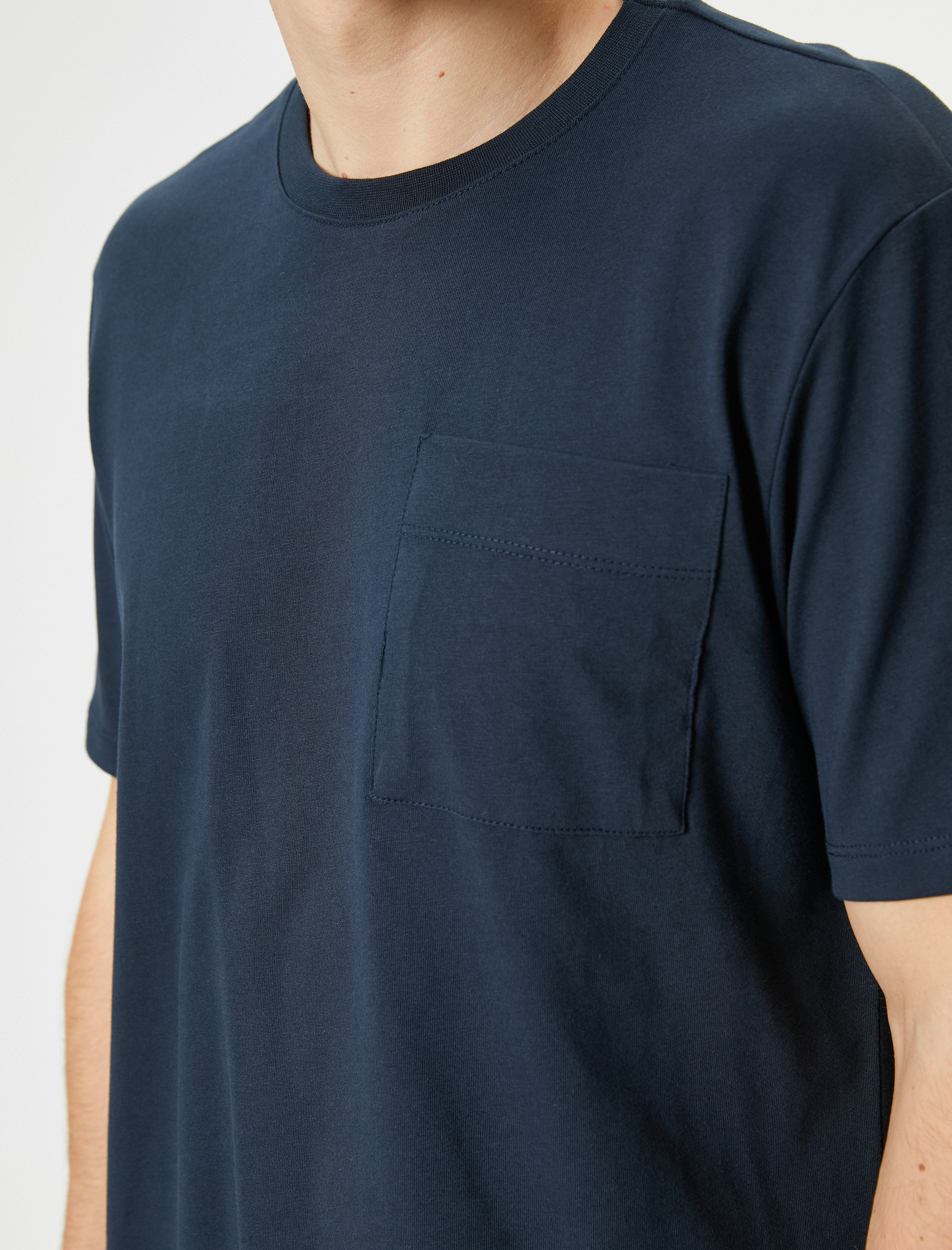   Basic Tişört Cep Detaylı Bisiklet Yaka Kısa Kollu Pamuklu