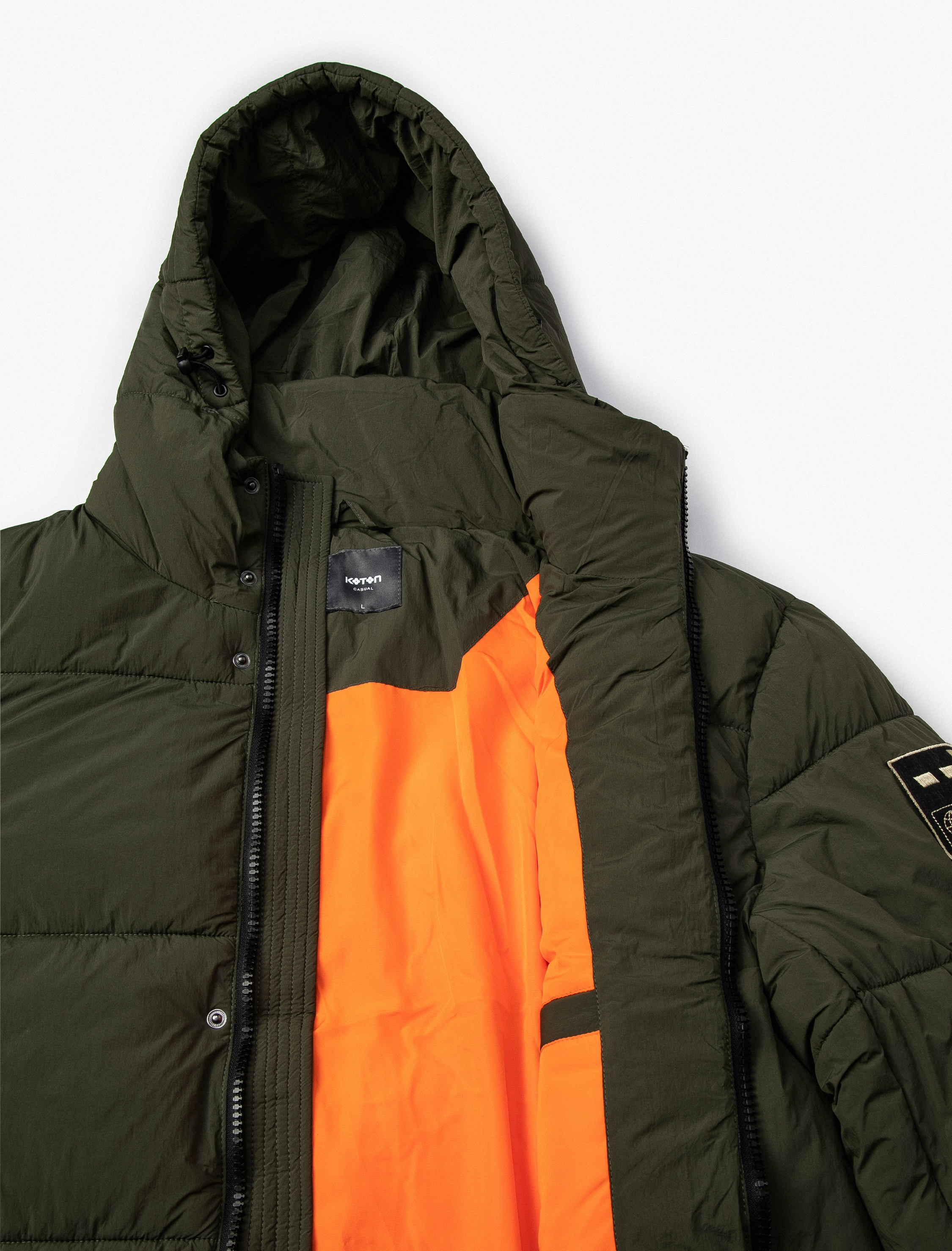   Şişme Mont Kapşonlu Baskılı Fermuar Detaylı Cepli