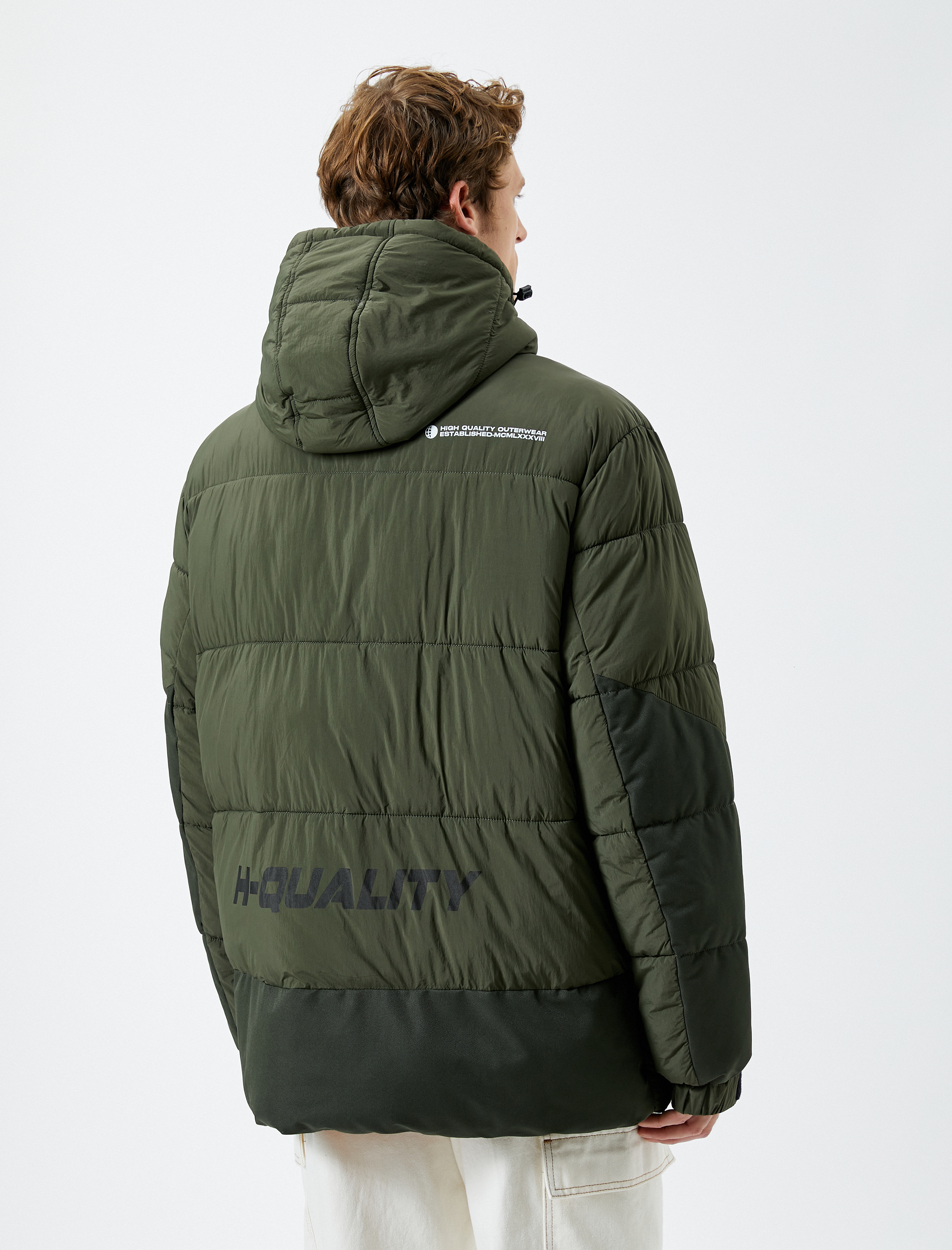   Şişme Mont Kapşonlu Baskılı Fermuar Detaylı Cepli