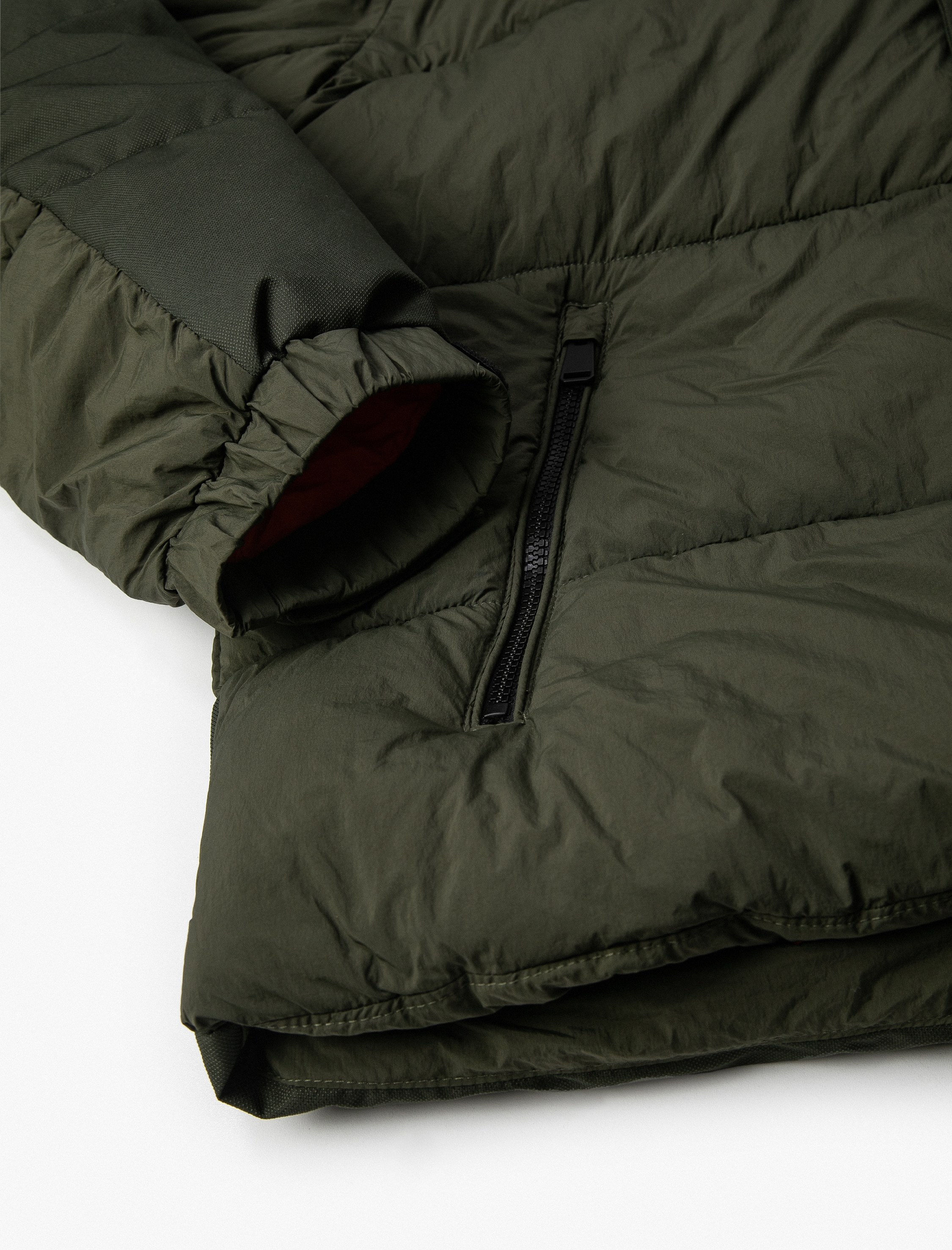   Şişme Mont Kapşonlu Baskılı Fermuar Detaylı Cepli