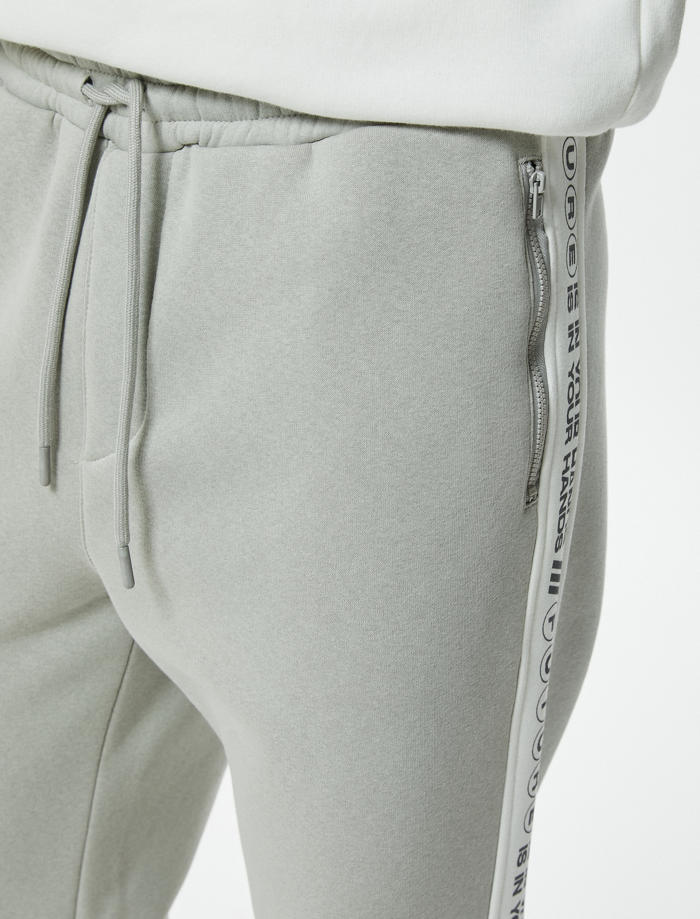   Jogger Eşofman Altı Slogan Baskılı Beli Bağcıklı Fermuar Cepli Şardonlu