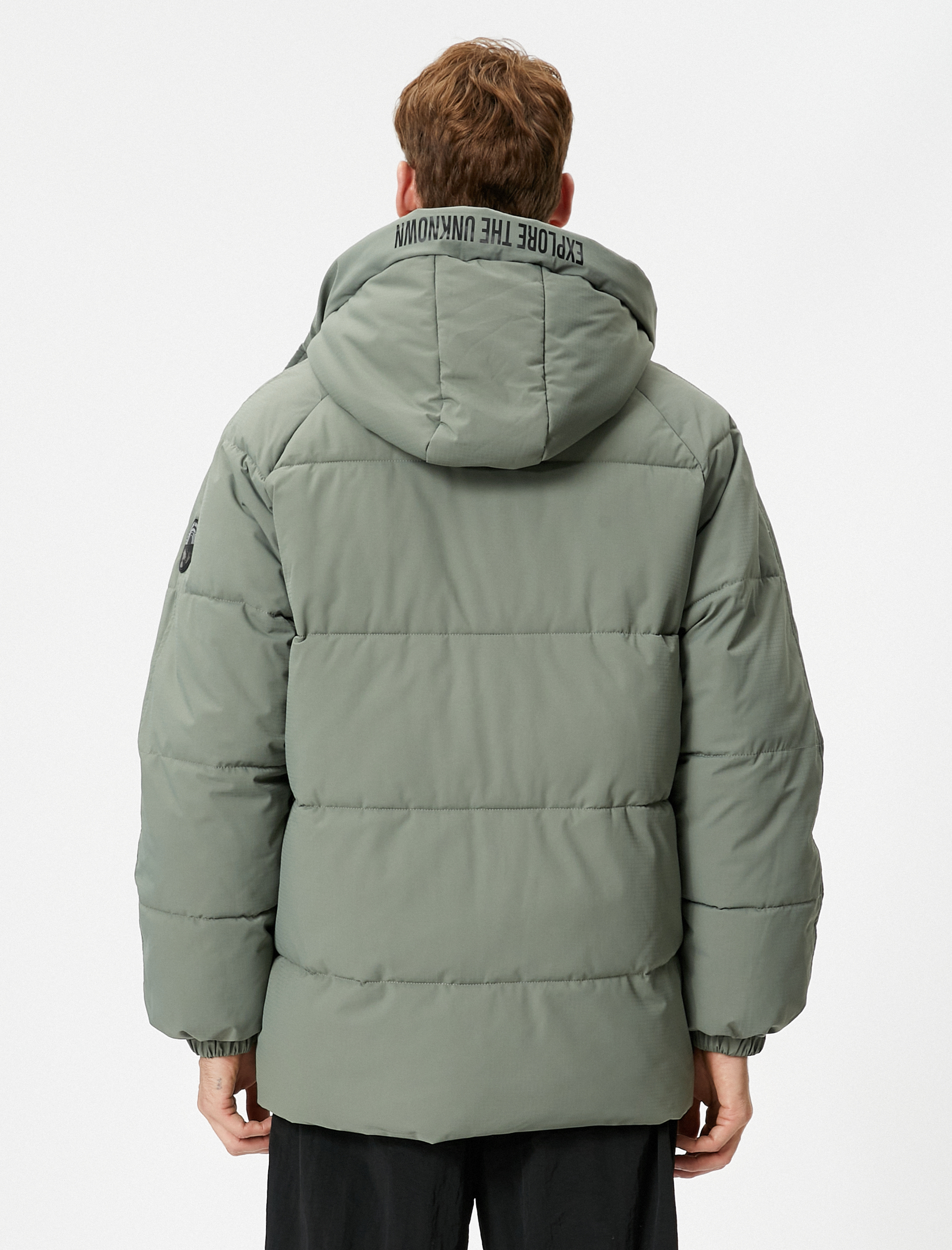   Şişme Mont Kapşonlu Baskılı Cepli Fermuarlı Çıtçıt Düğmeli