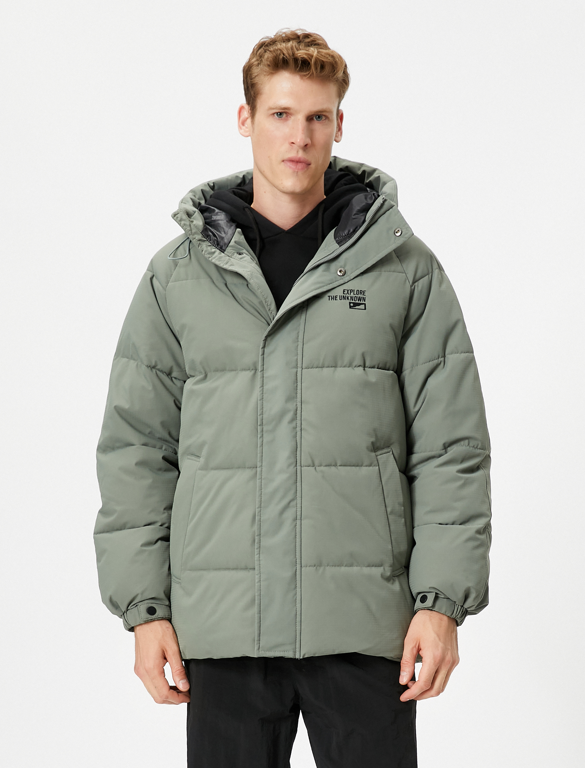   Şişme Mont Kapşonlu Baskılı Cepli Fermuarlı Çıtçıt Düğmeli