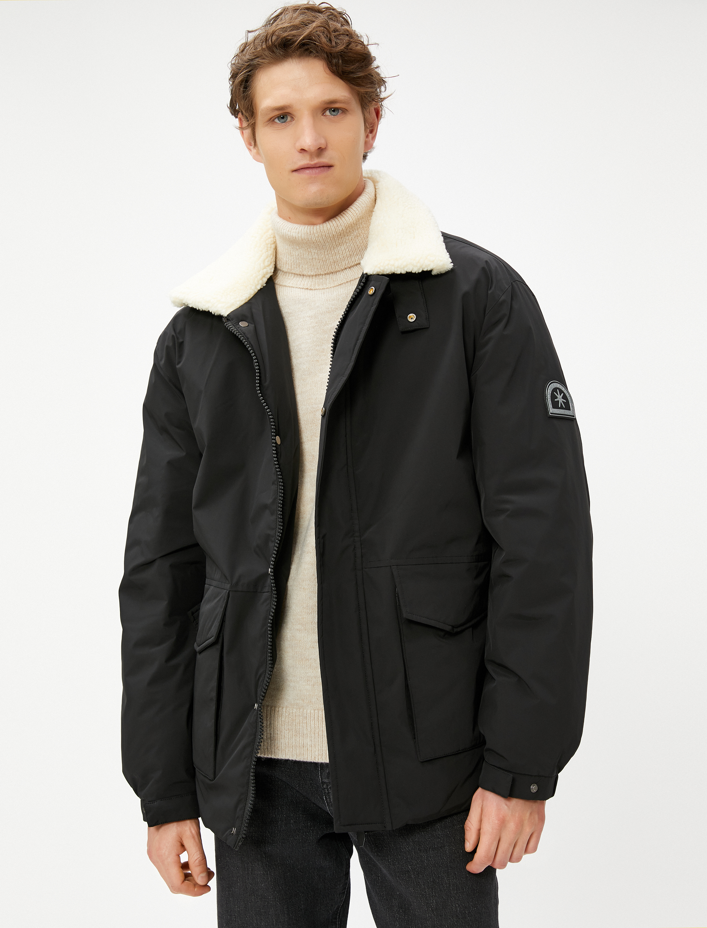   Kapşonlu Ceket Peluş Yaka Detaylı Cepli Fermuarlı