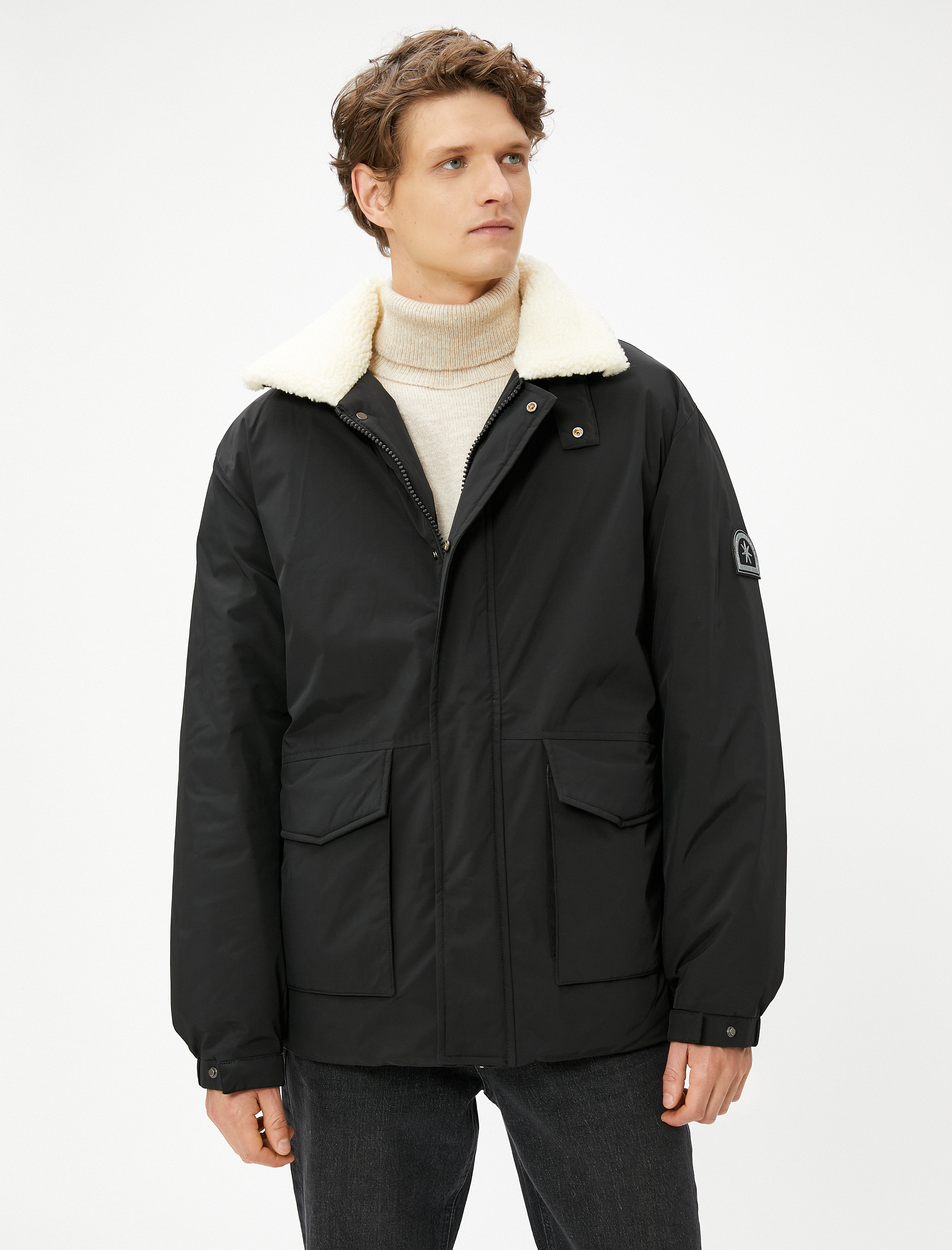   Kapşonlu Ceket Peluş Yaka Detaylı Cepli Fermuarlı