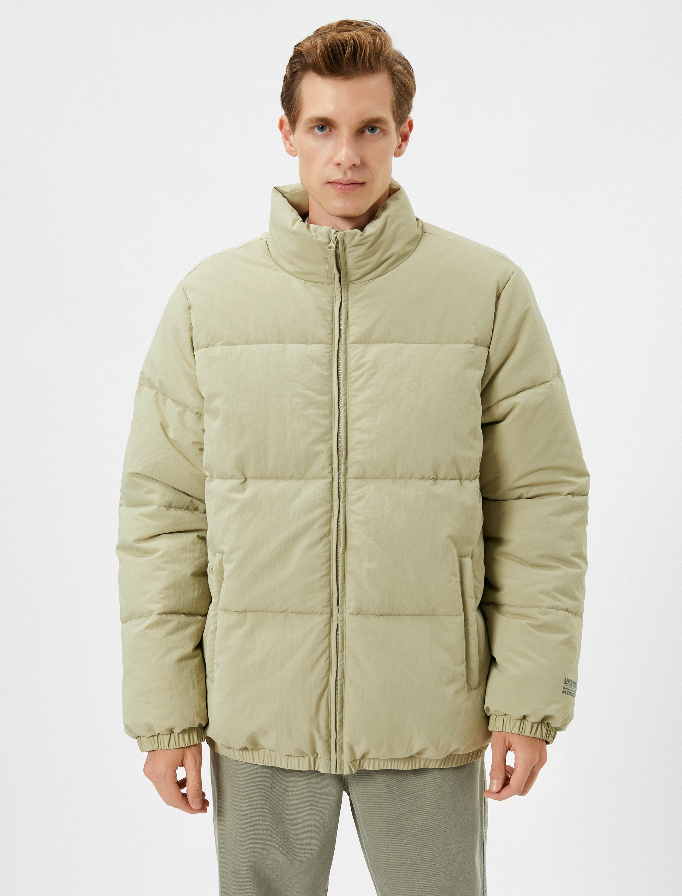   Şişme Mont Dik Yaka Fermuarlı Cep Detaylı Slogan Baskılı