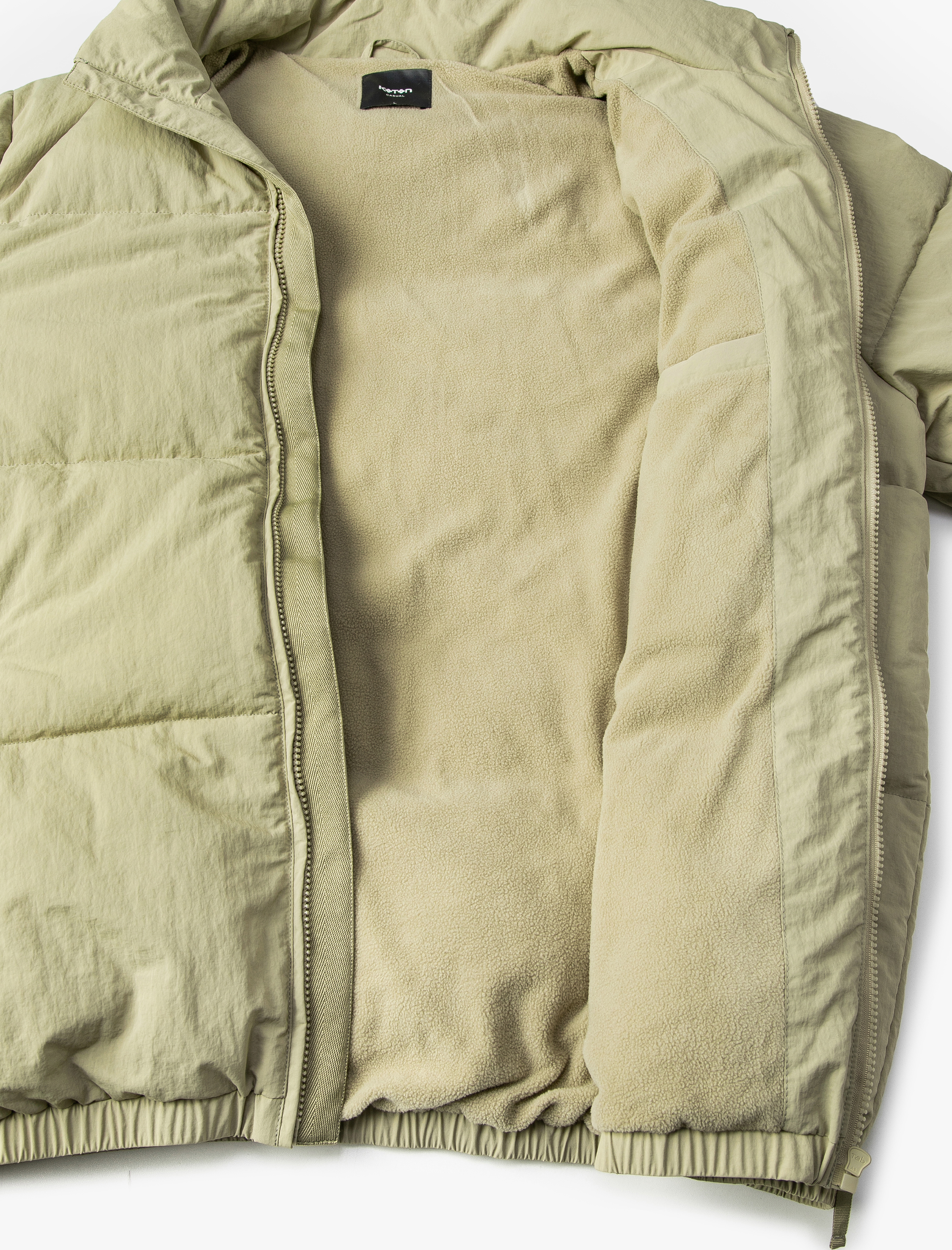   Şişme Mont Dik Yaka Fermuarlı Cep Detaylı Slogan Baskılı