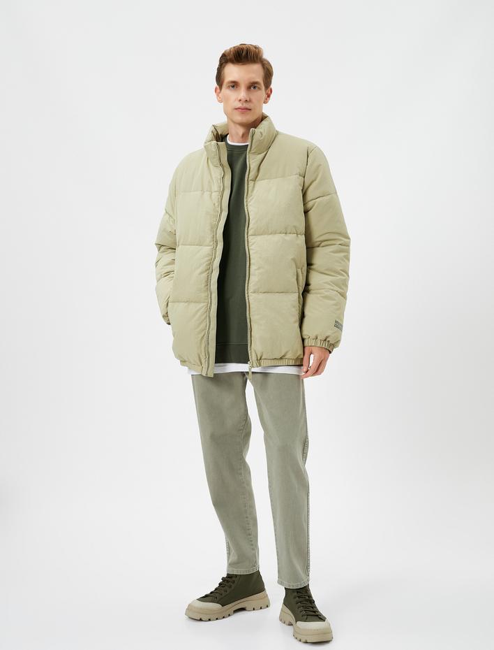  Şişme Mont Dik Yaka Fermuarlı Cep Detaylı Slogan Baskılı