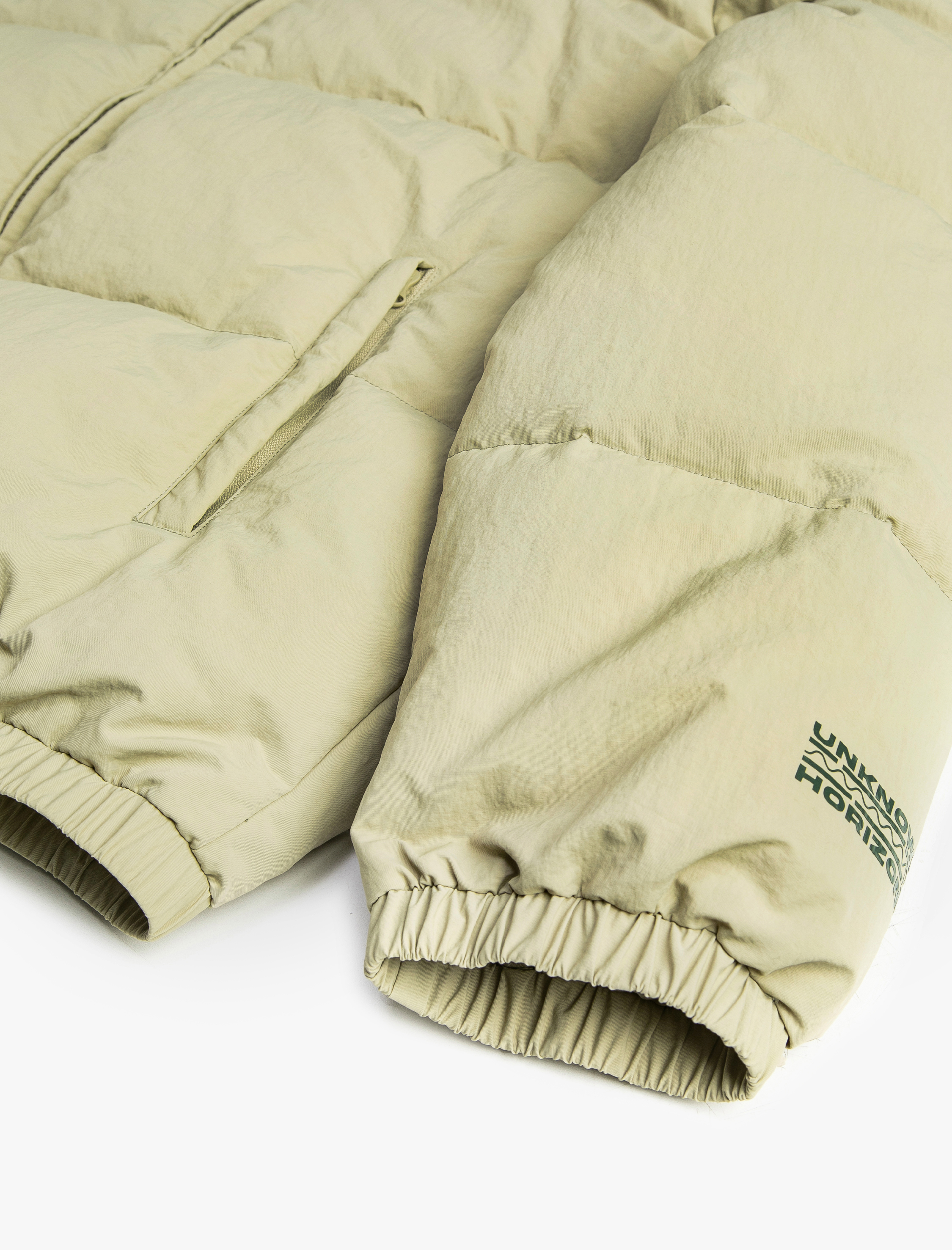   Şişme Mont Dik Yaka Fermuarlı Cep Detaylı Slogan Baskılı