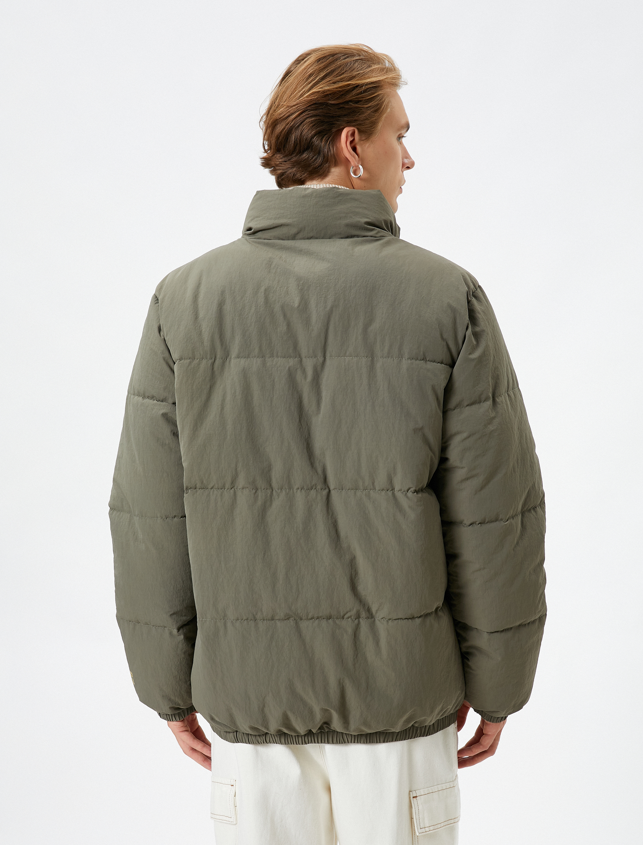   Şişme Mont Dik Yaka Fermuarlı Cep Detaylı Slogan Baskılı