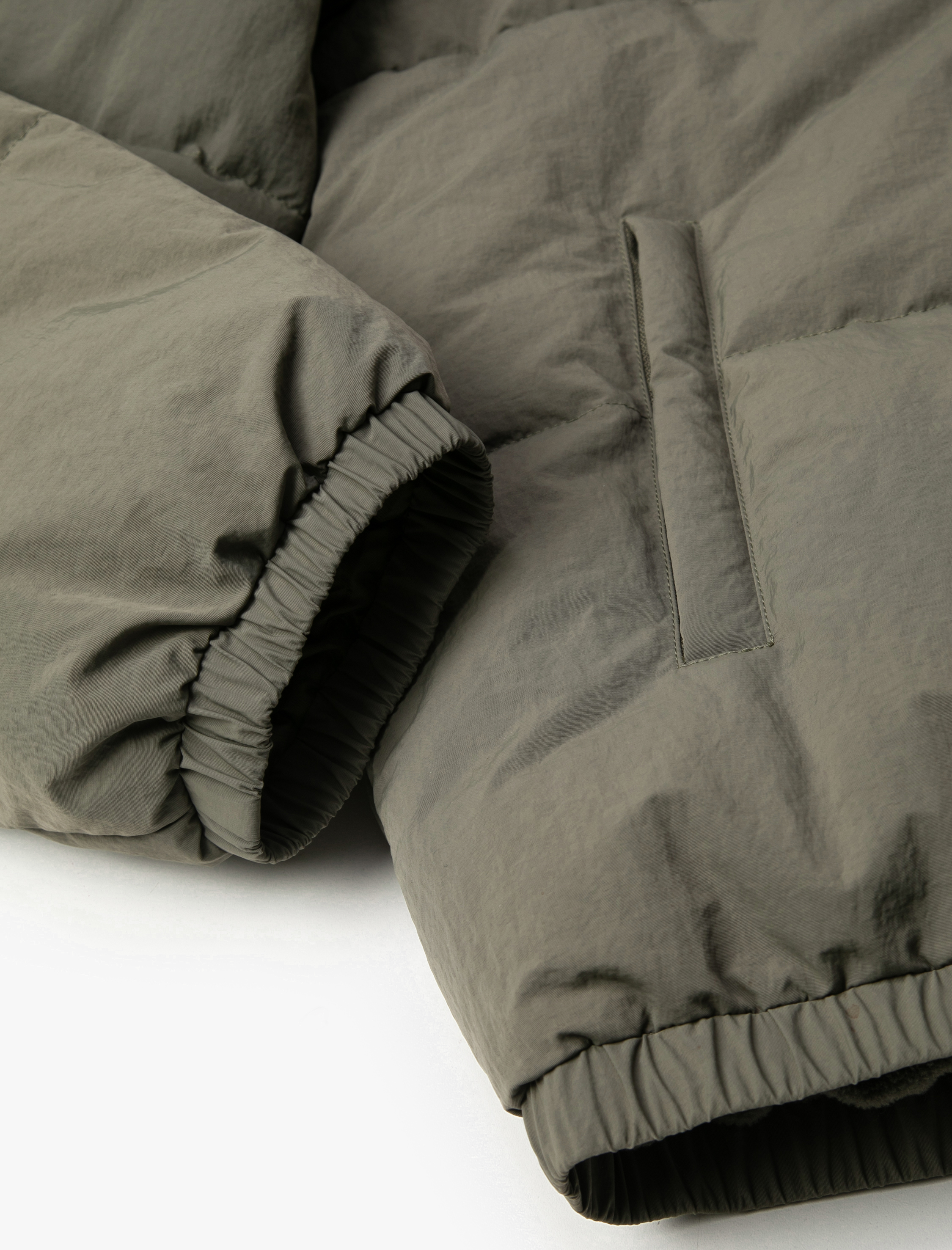   Şişme Mont Dik Yaka Fermuarlı Cep Detaylı Slogan Baskılı