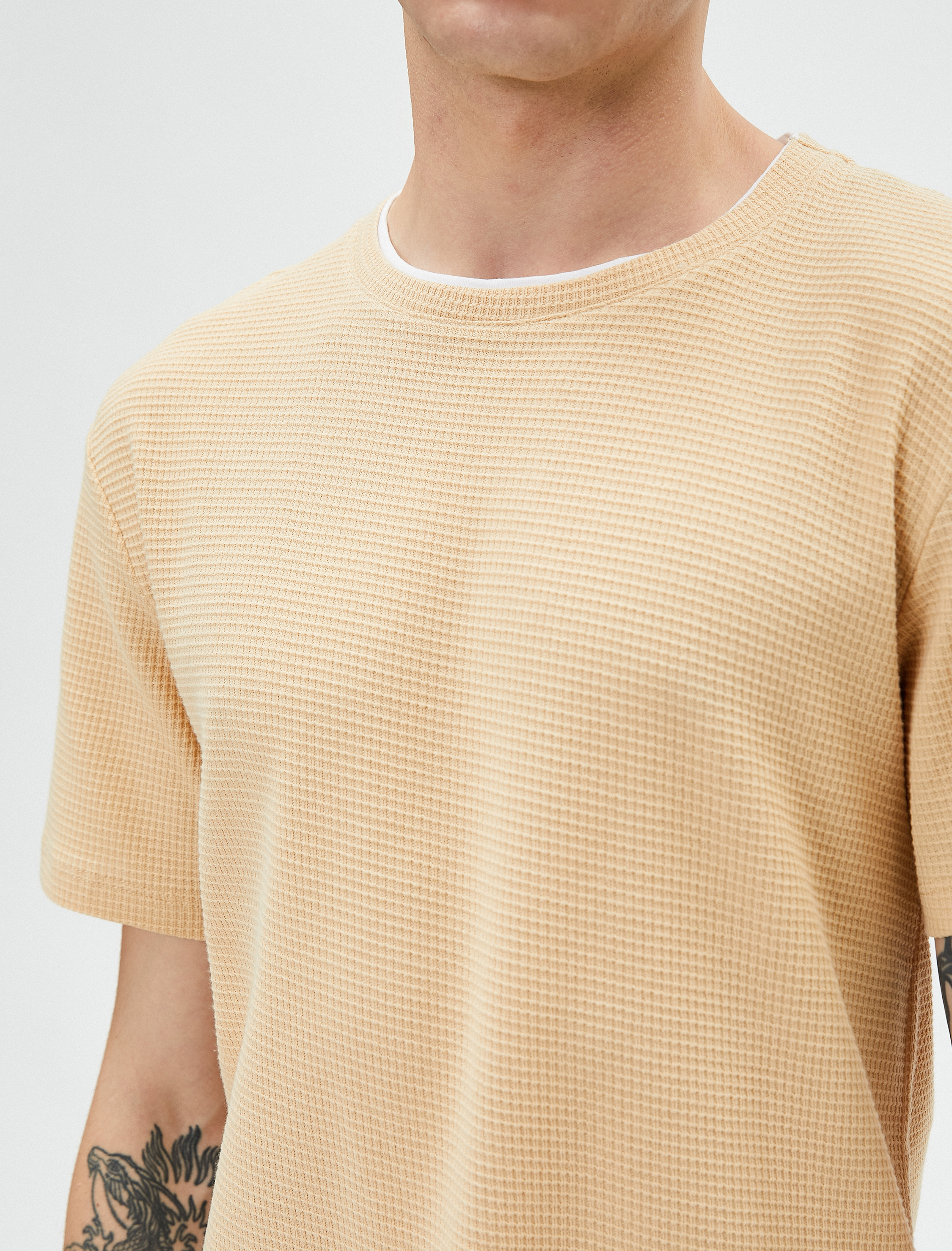   Basic Tişört Kumaş Detaylı Bisiklet Yaka Slim Fit Dokulu