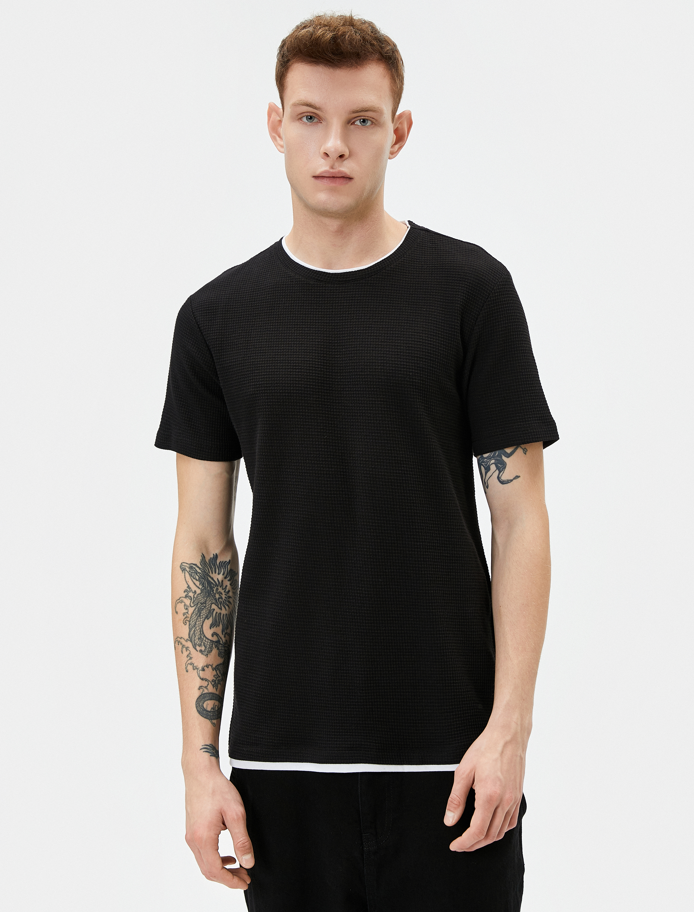   Basic Tişört Kumaş Detaylı Bisiklet Yaka Slim Fit Dokulu