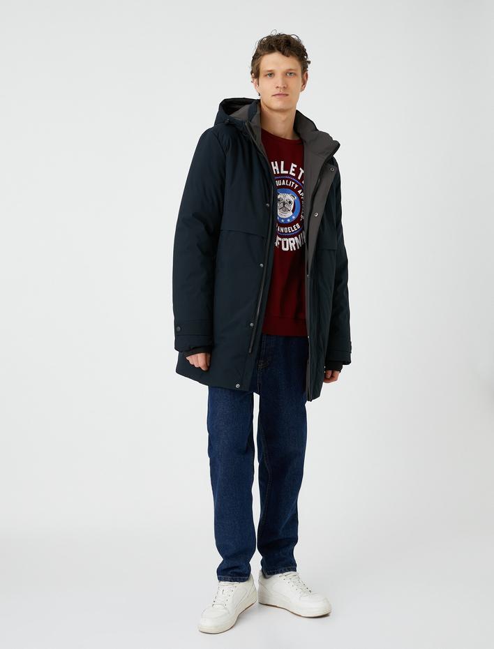  Çıkarılabilir Kapüşonlu Uzun Anorak Mont Fermuarlı Baskı Detaylı