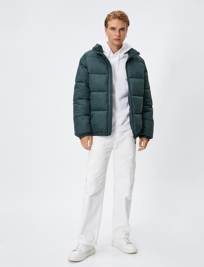  Şişme Mont Dik Yaka Fermuarlı Etiket Baskılı Cep Detaylı