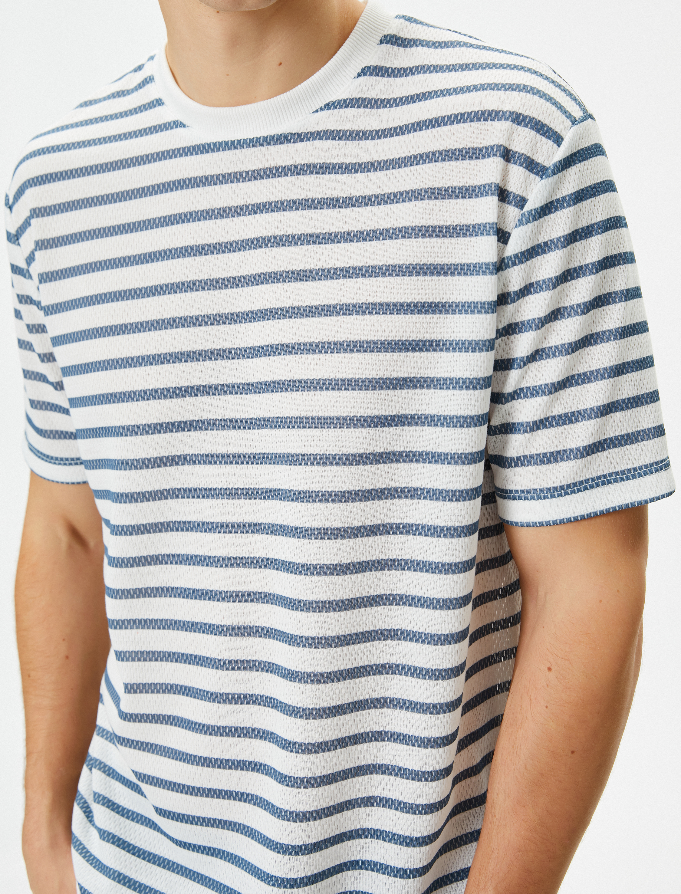   Basic Tişört Dokulu Bisiklet Yaka Kısa Kollu Dar Kesim