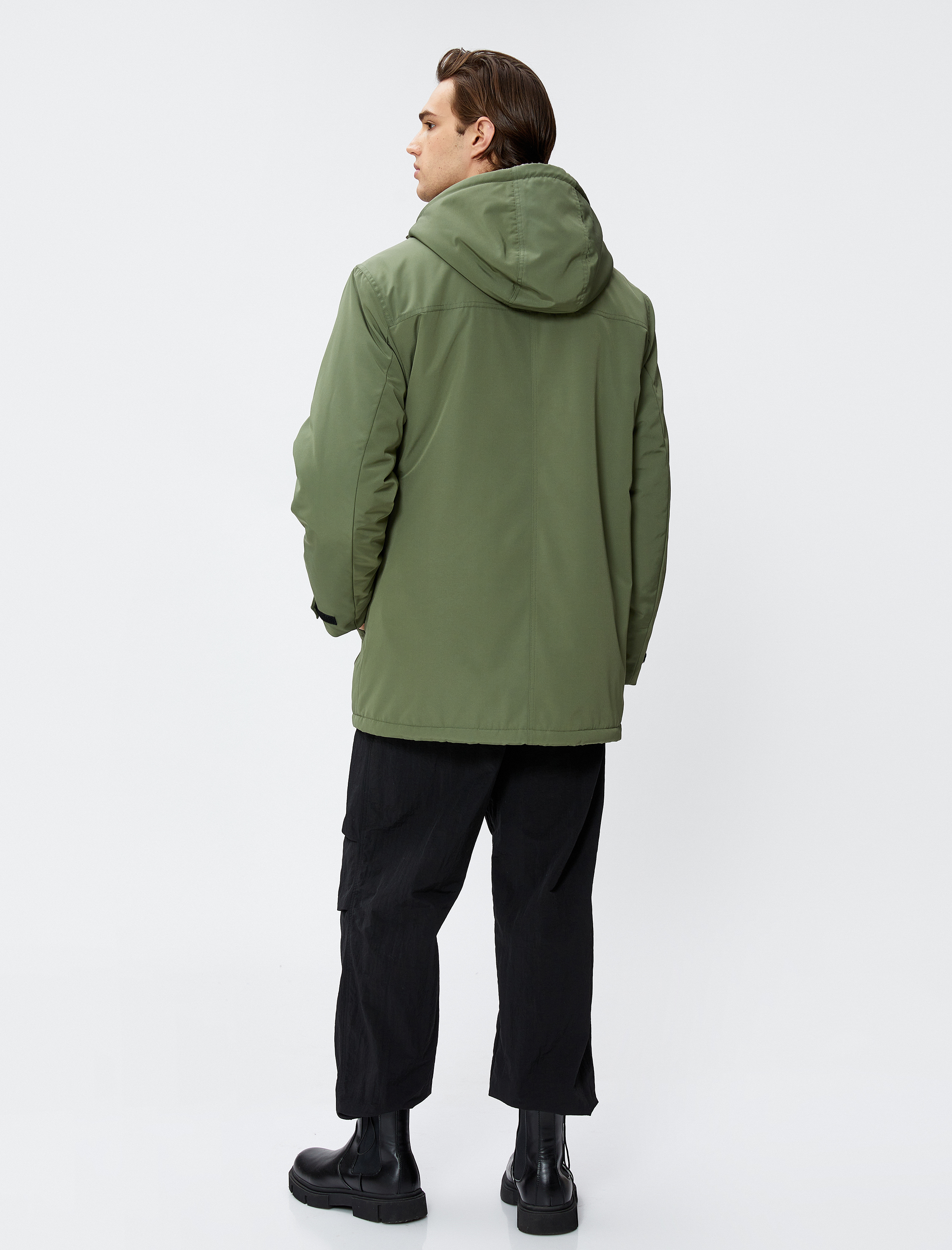 Fermuarlı Kapşonlu Parka Cepli Peluş Detaylı