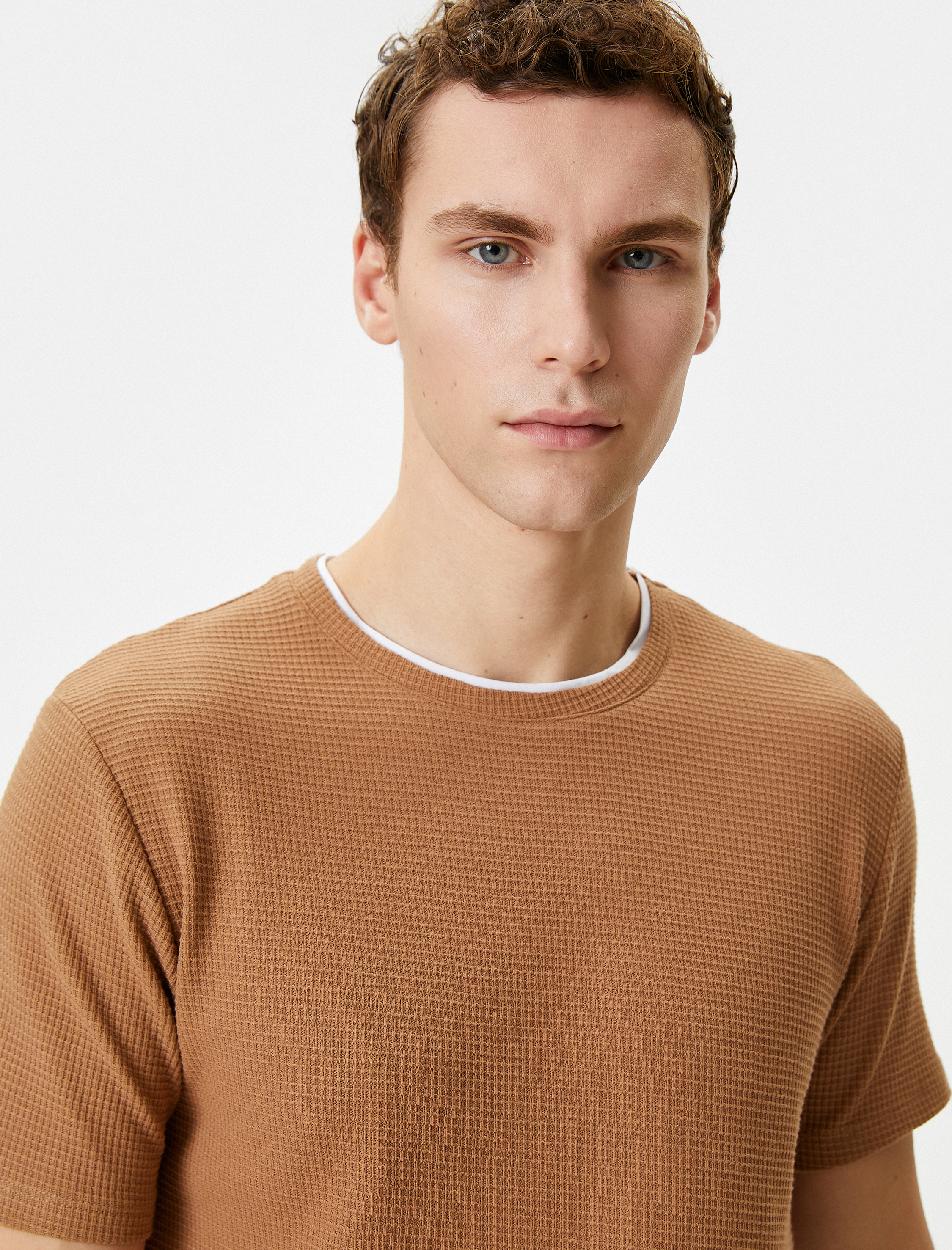   Basic Tişört Kumaş Detaylı Bisiklet Yaka Slim Fit Dokulu