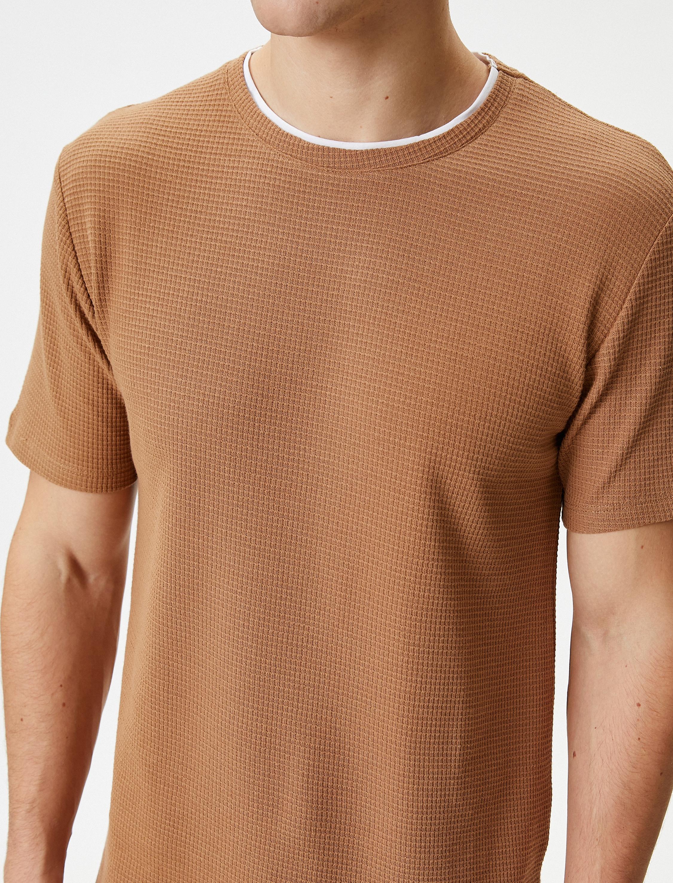   Basic Tişört Kumaş Detaylı Bisiklet Yaka Slim Fit Dokulu