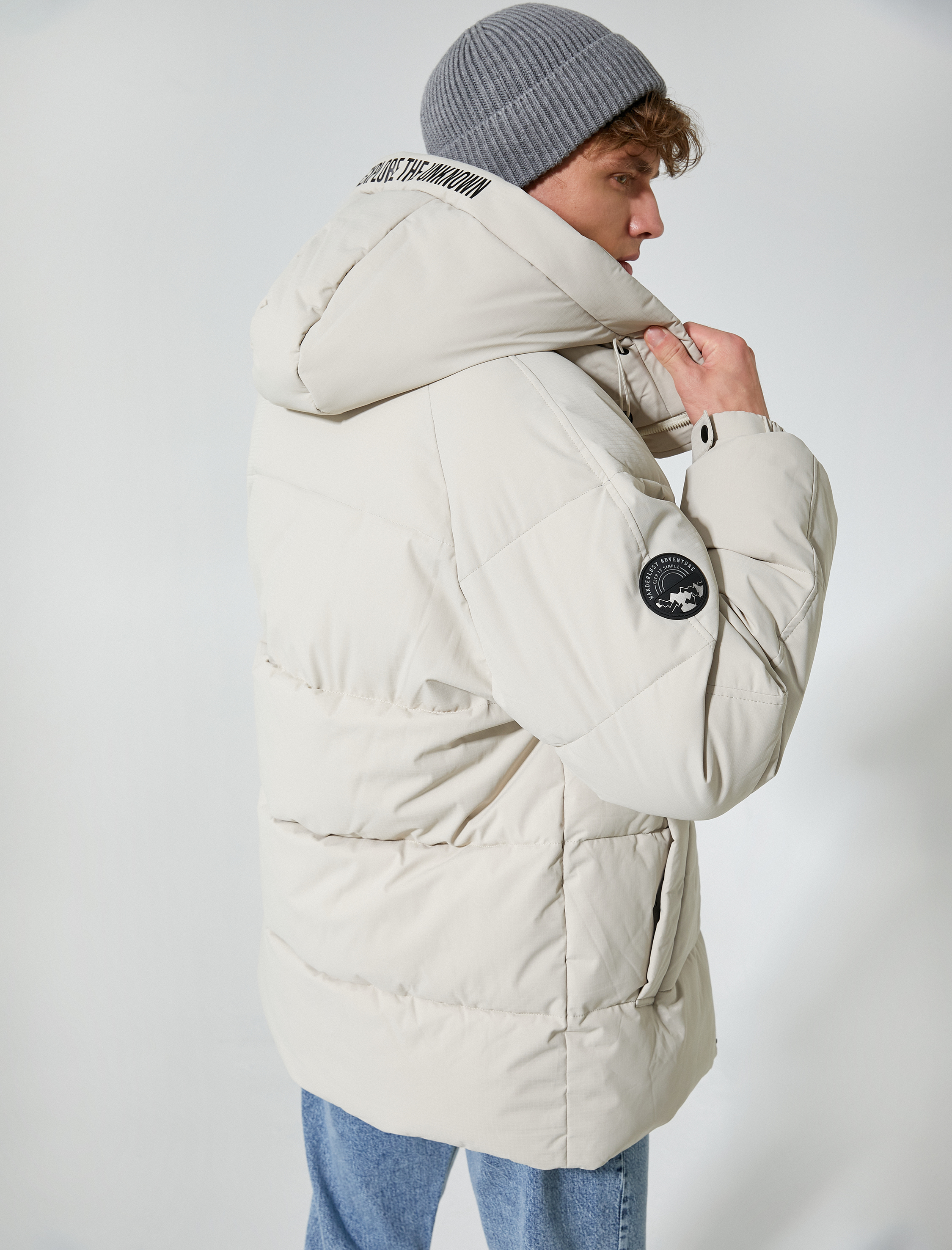   Şişme Mont Kapşonlu Baskılı Cepli Fermuarlı Çıtçıt Düğmeli