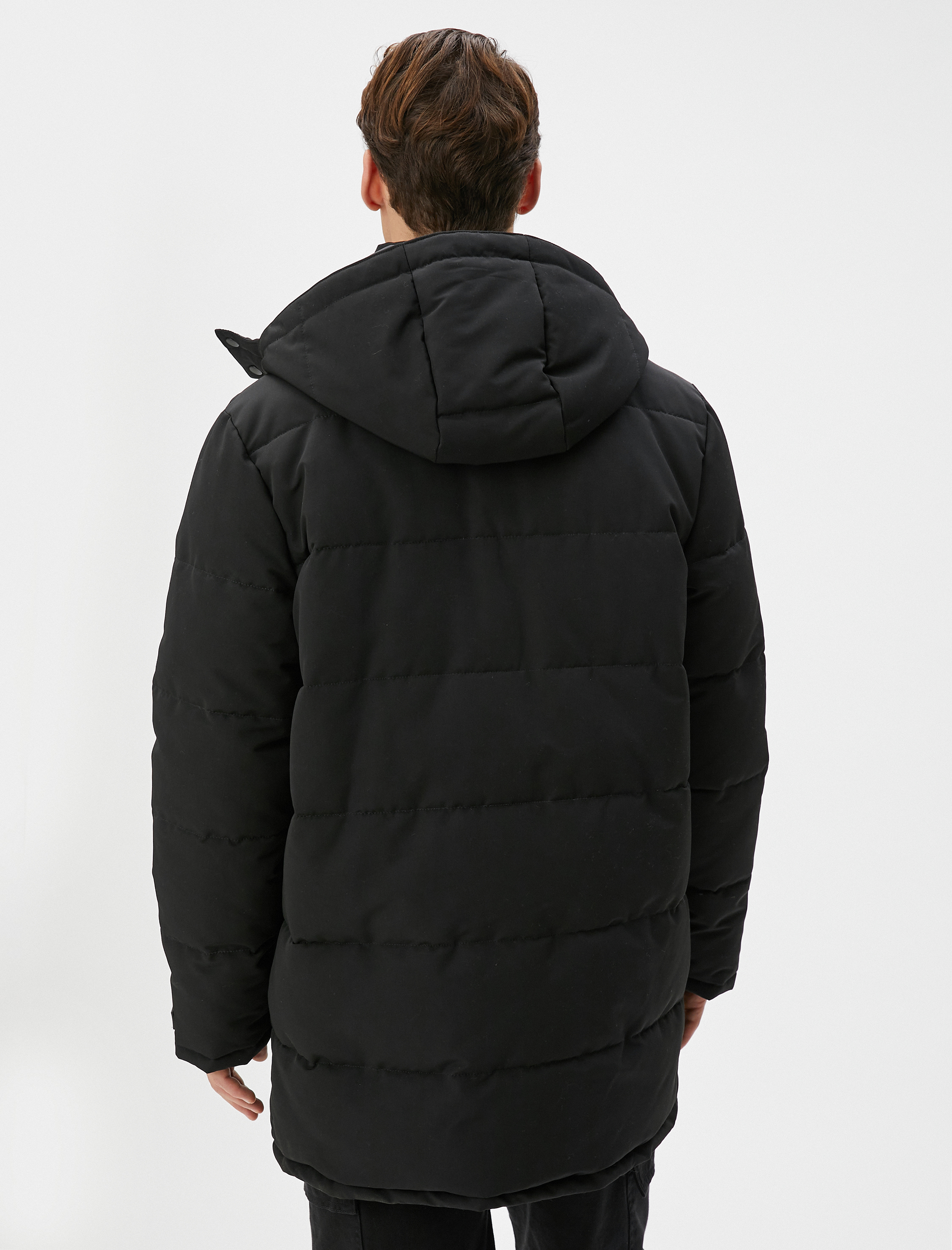   Şişme Mont Kapşonlu Etiket Baskılı Cep Detaylı Fermuarlı Çıtçıt Düğmeli