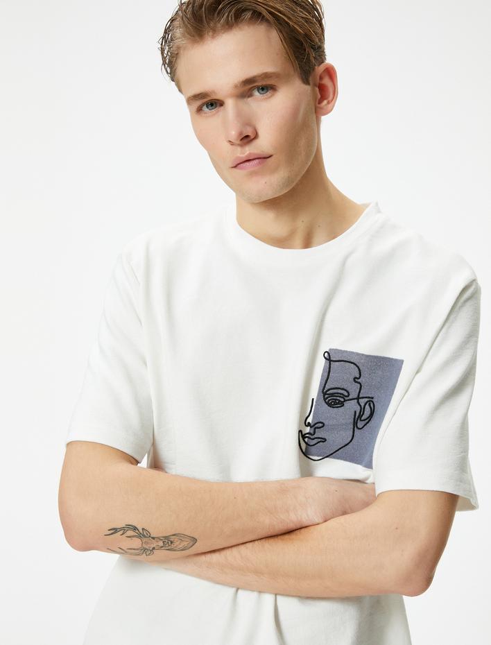  Bisiklet Yaka Dokulu Kumaş Tişört Nakışlı Kısa Kollu