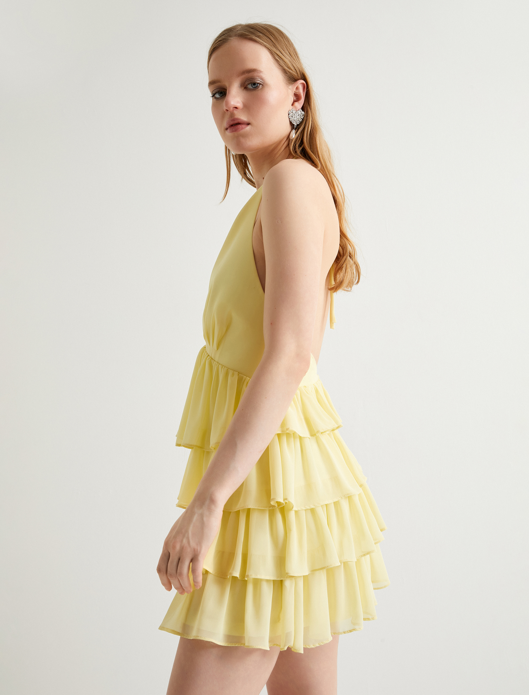   Katlı Fırfırlı Mini Elbise Derin V Yaka