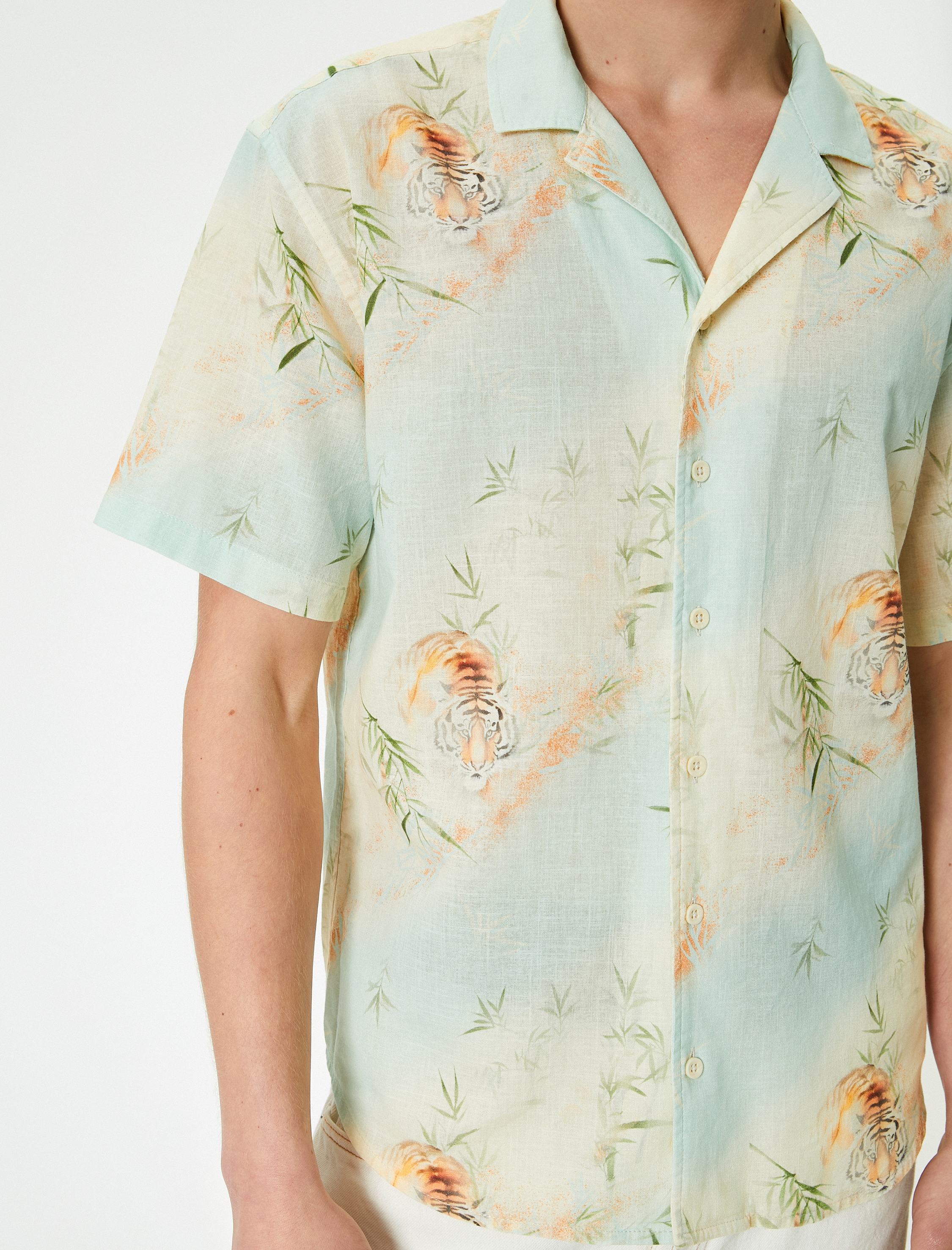   Kısa Kollu Gömlek Devrik Yaka Kaplan Desenli Pamuklu Regular Fit