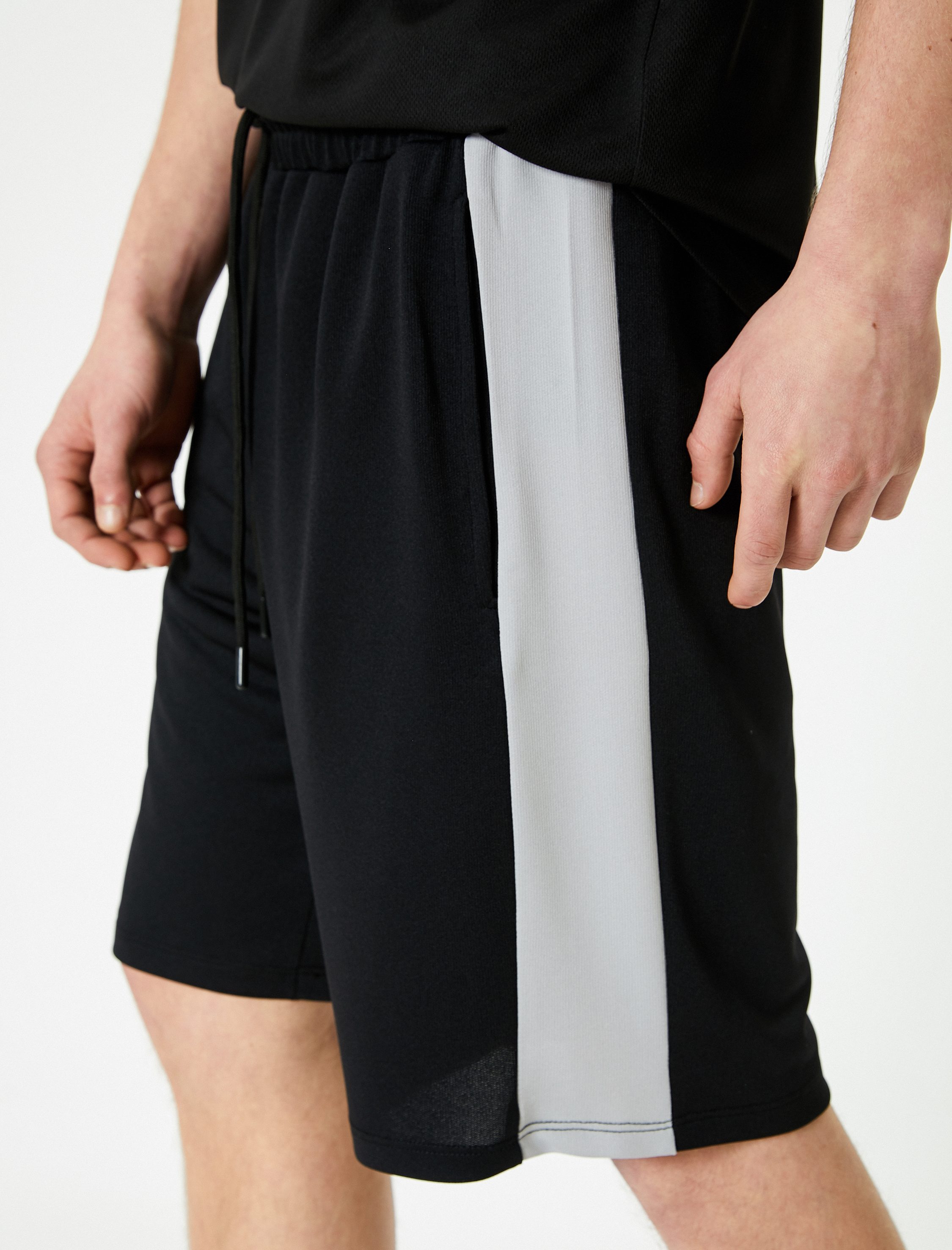   Spor Şort Beli Bağcıklı Şerit Detaylı Cepli