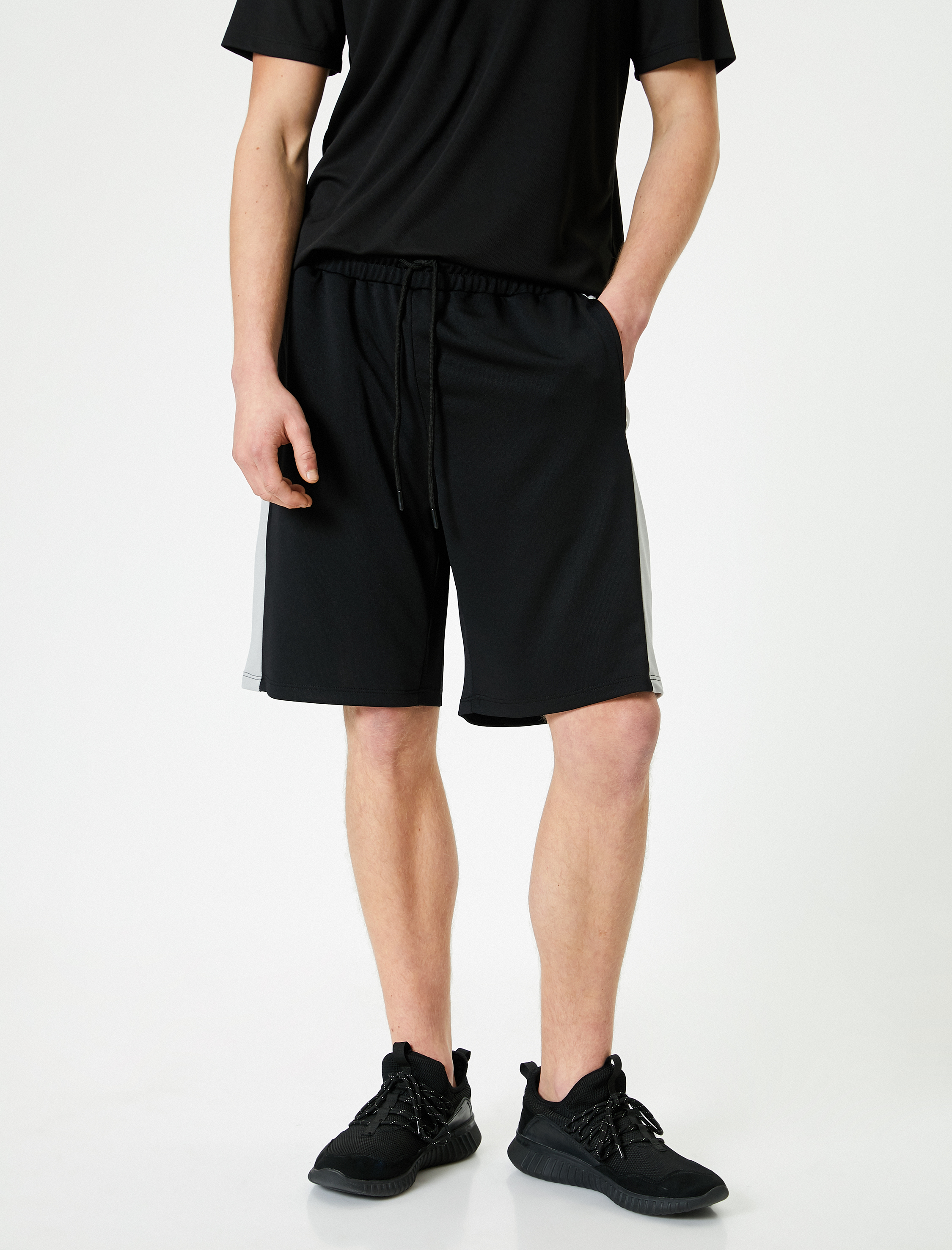   Spor Şort Beli Bağcıklı Şerit Detaylı Cepli