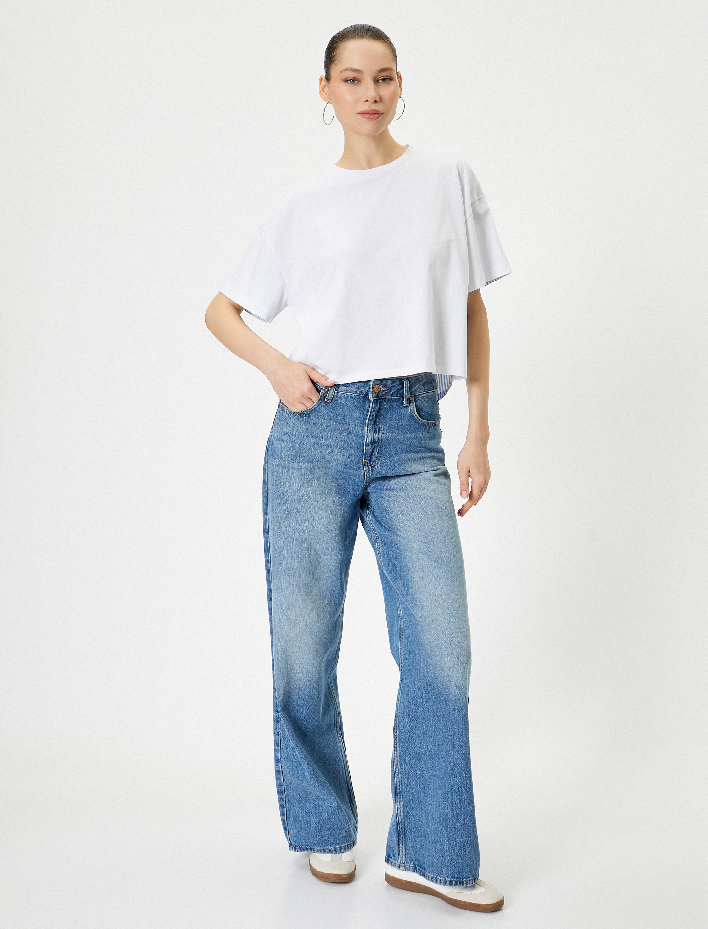   Arkası Pencere Detaylı Çizgili Kısa Kollu Tişört İki Farklı Kumaş Kullanımlı Bisiklet Yaka