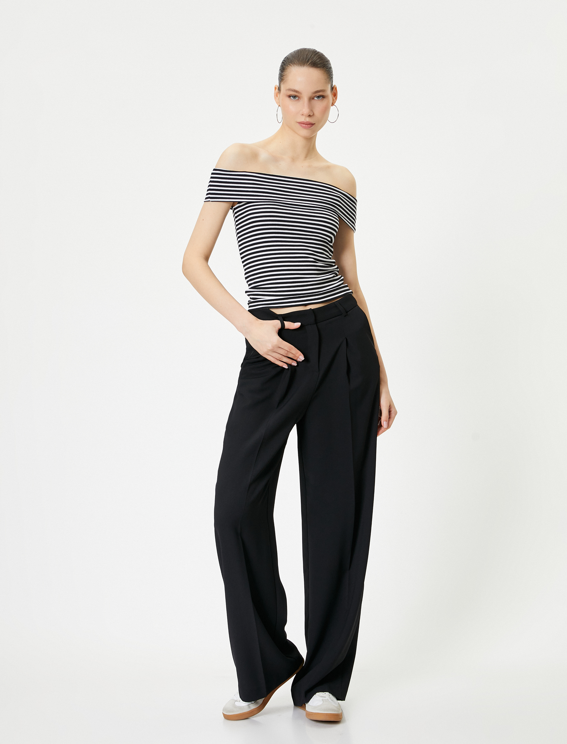 Madonna Yaka Tişört Omzu Açık Slim Fit