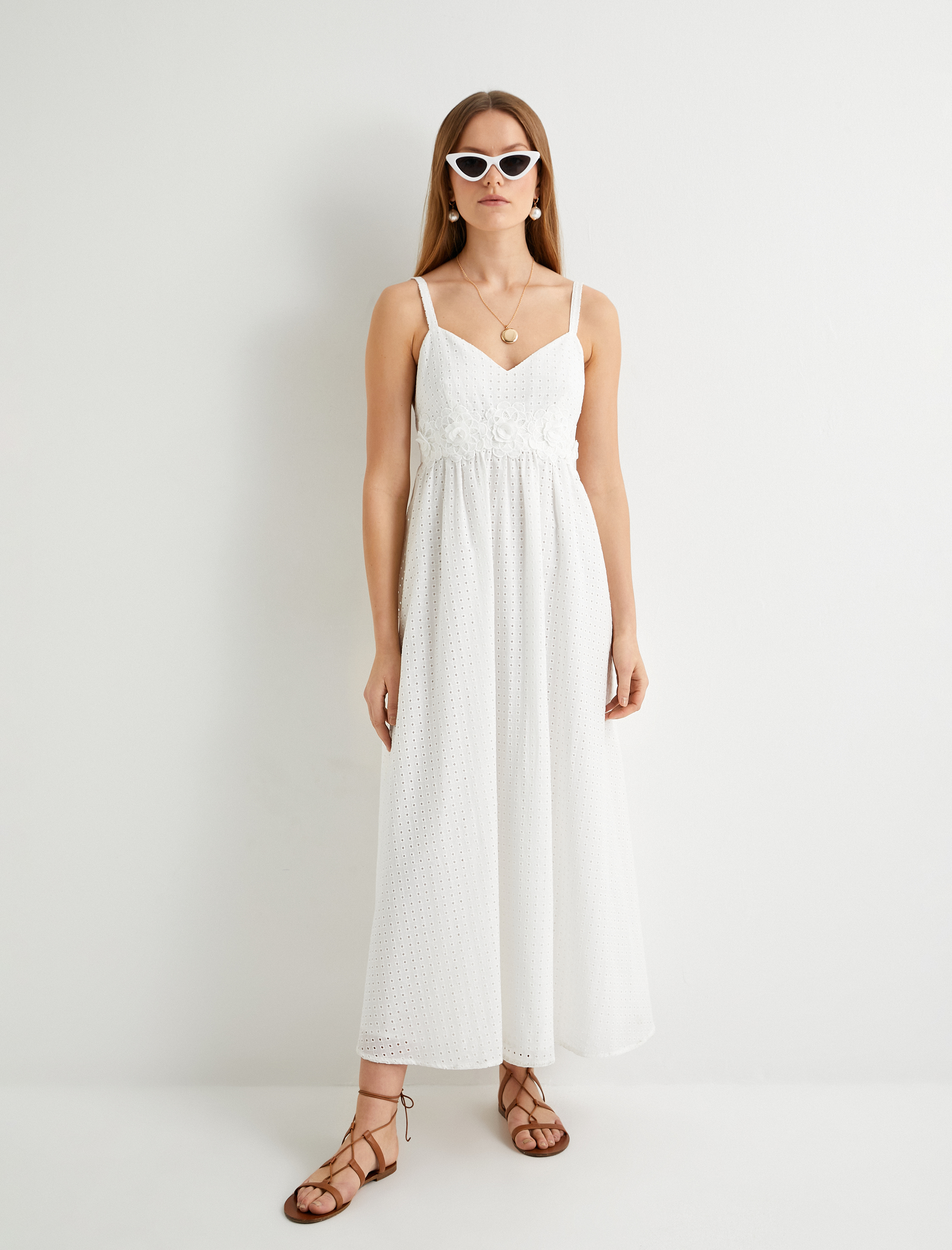   Uzun Fisto Elbise Askılı Çiçek Aplikeli Astarlı