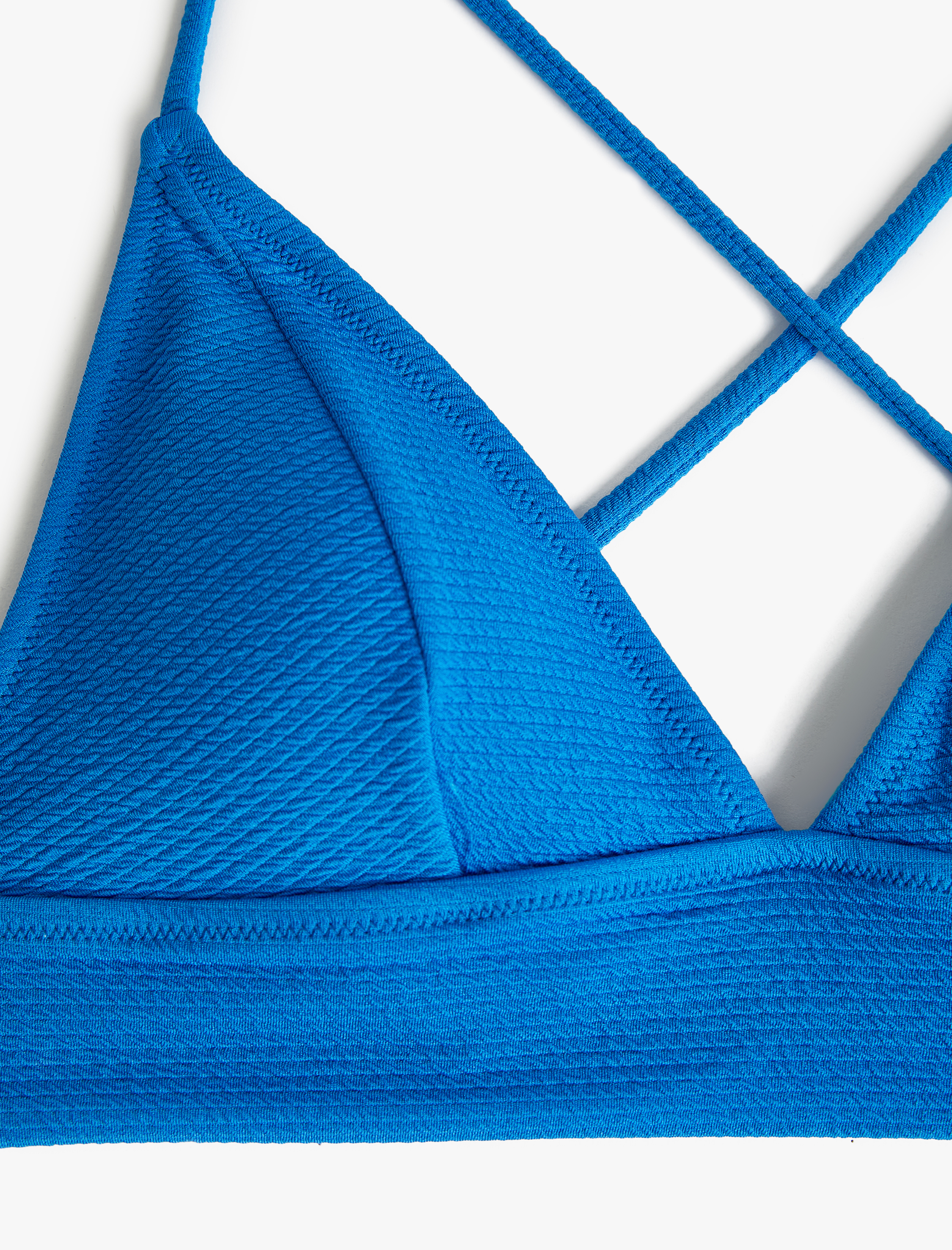   Üçgen Bikini Üstü Dokulu Çapraz Askılı Kaplı