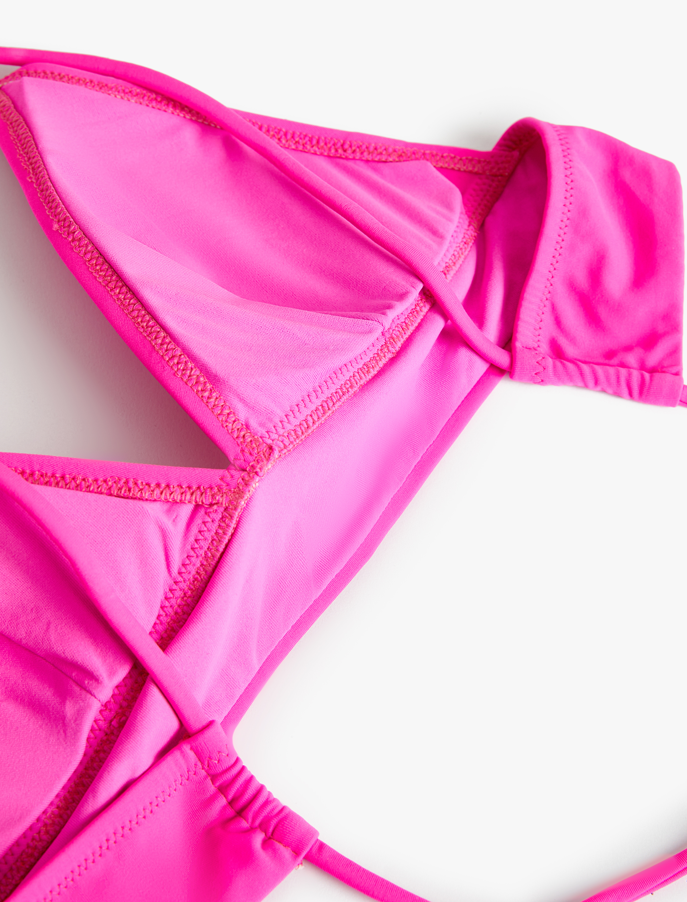   Üçgen Bikini Üstü Çapraz Askılı Kaplı