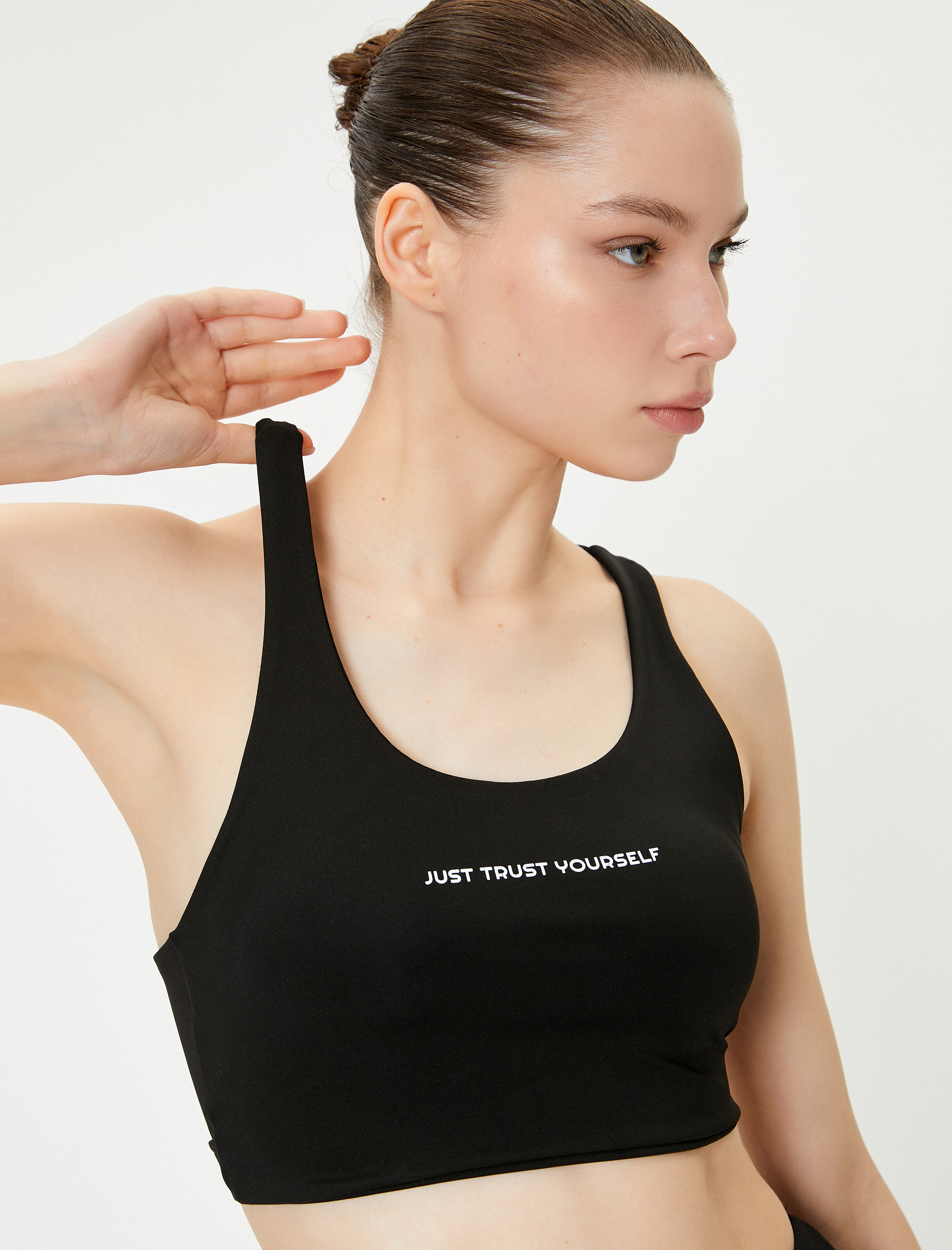   Arkası Pencere Detaylı Sporcu Sütyeni Kaplı Slim Fit U Yaka Baskılı