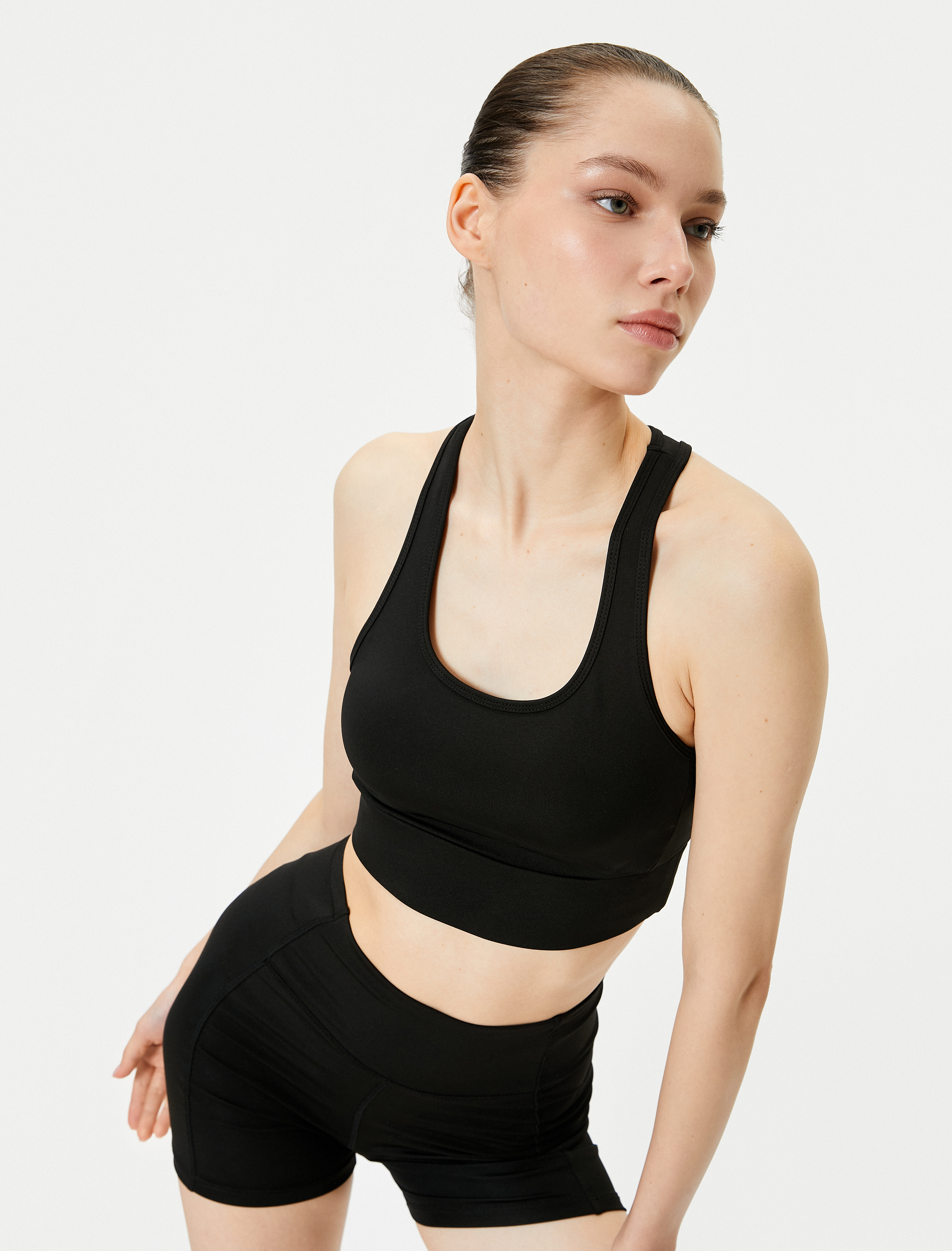   Arkası Pencere Detaylı Sporcu Sütyeni Kaplı Slim Fit U Yaka