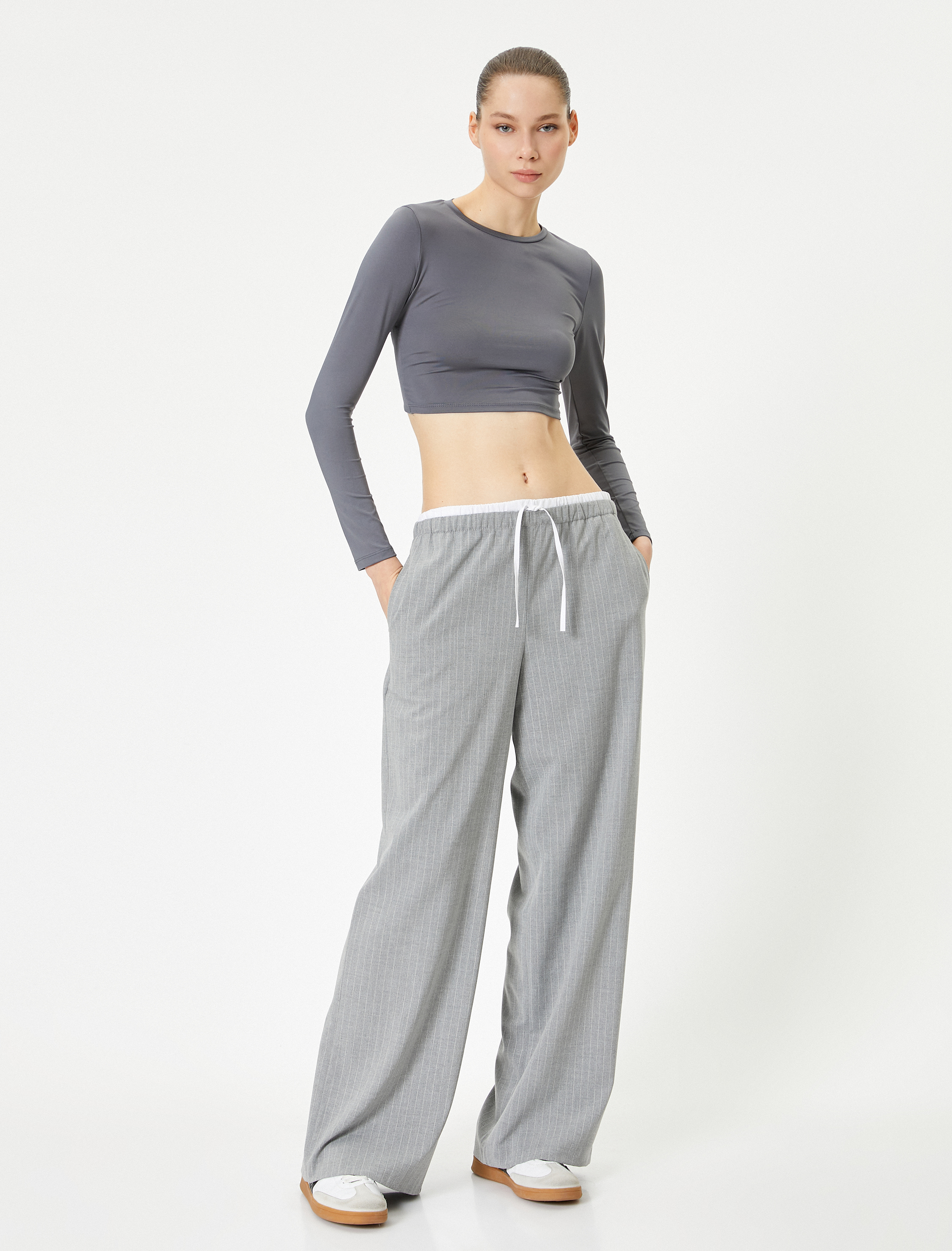   Sırt Dekolteli Crop Tişört Uzun Kollu Bisiklet Yaka Slim Fit