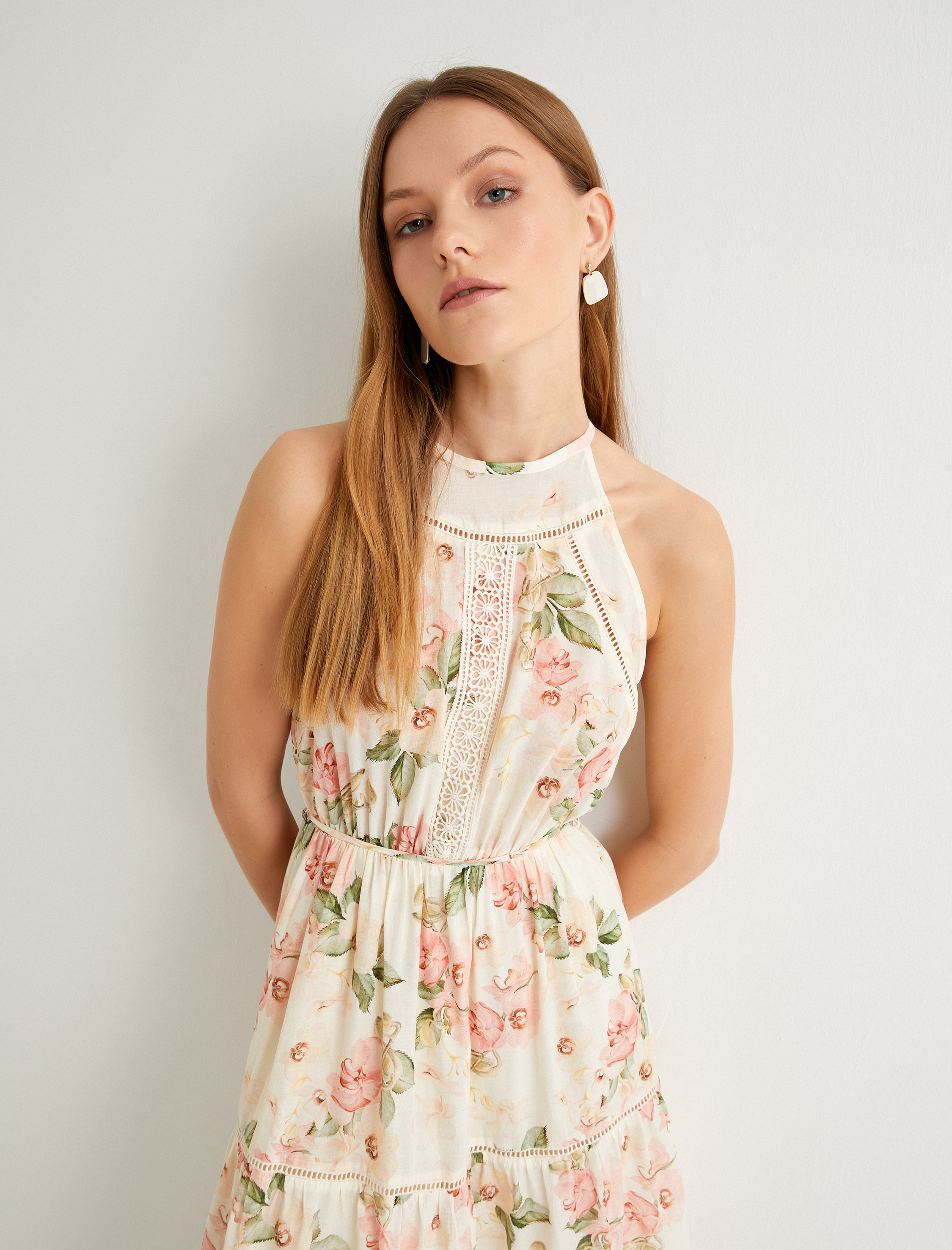   Çiçekli Uzun Elbise Halter Yaka Volanlı Pamuklu