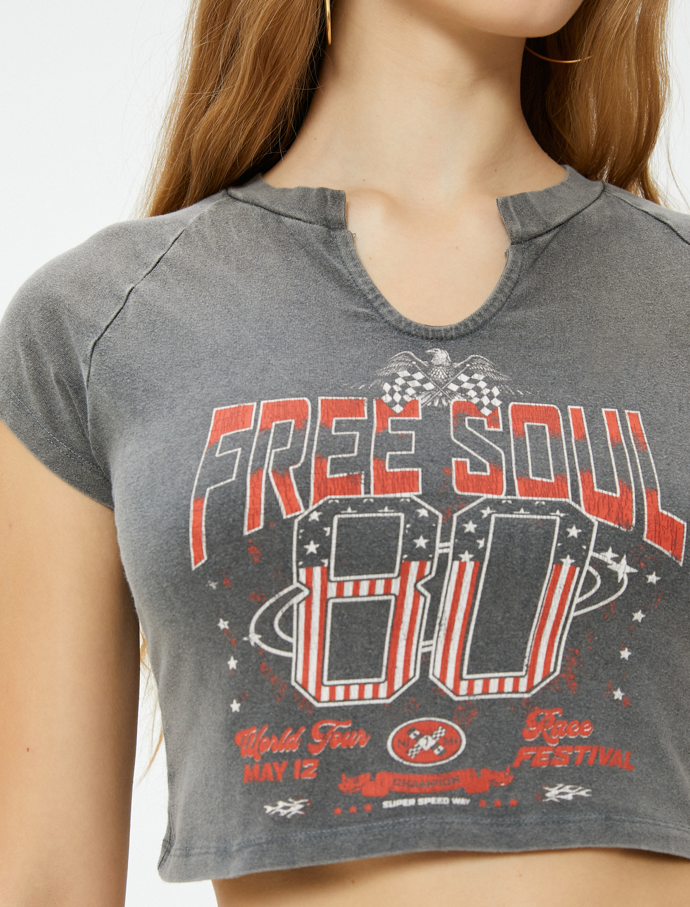   Crop Baskılı Tişört Soluk Efektli V Yaka Kısa Kollu Pamuklu Slim Fit