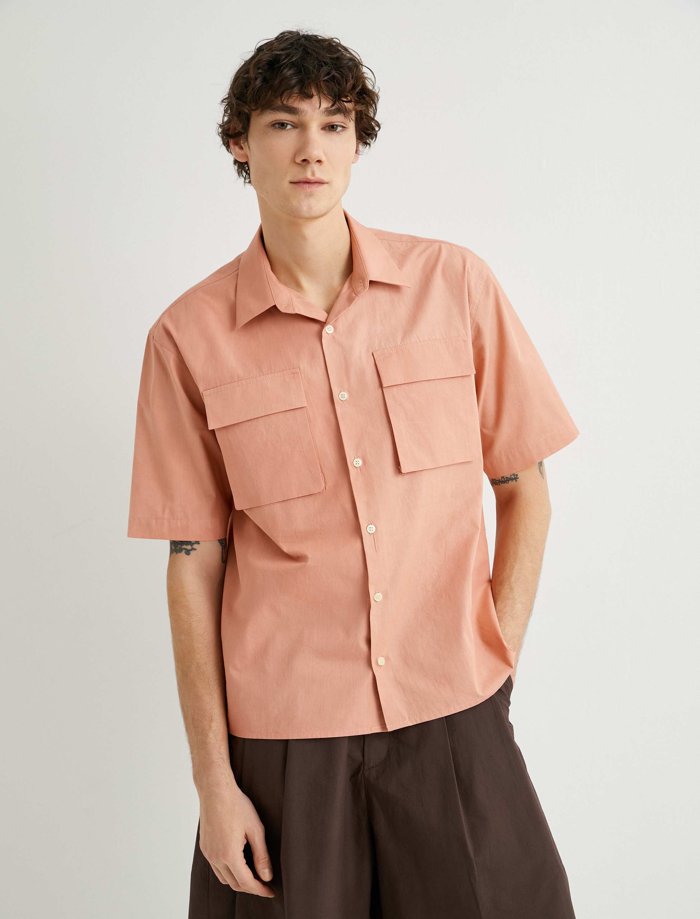   Kısa Kollu Gömlek Cep Detaylı Düğmeli Klasik Yaka Regular Fit