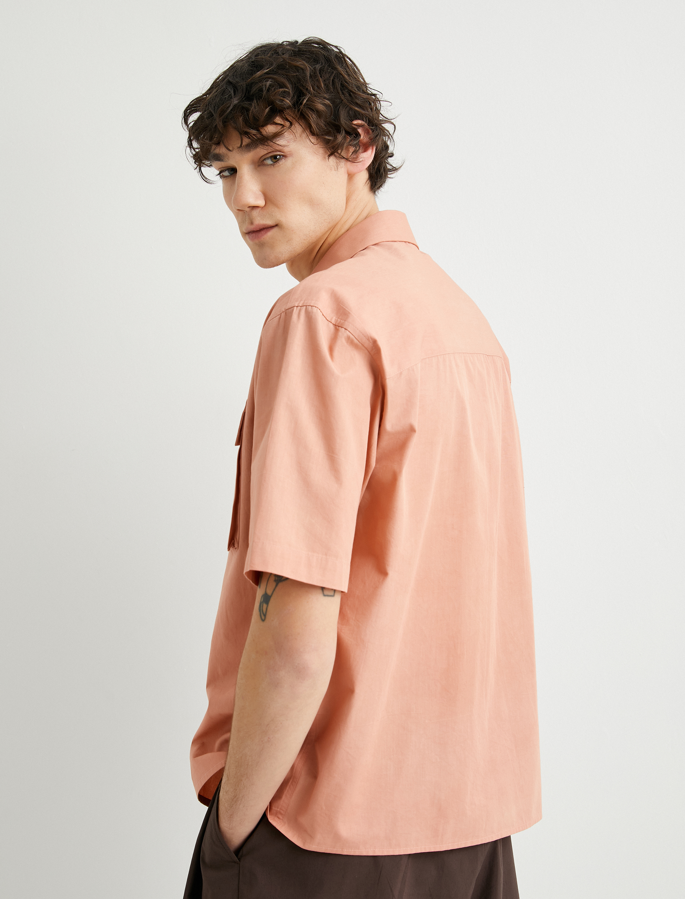   Kısa Kollu Gömlek Cep Detaylı Düğmeli Klasik Yaka Regular Fit