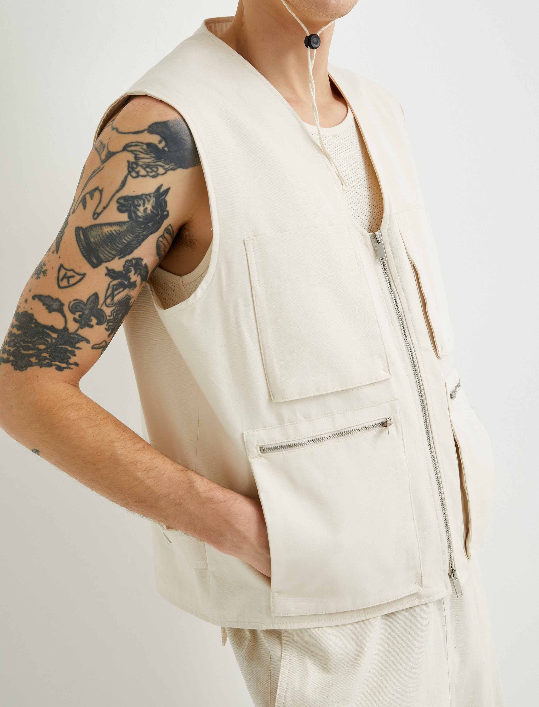   Kanvas Yelek Kolsuz V Yaka Fermuarlı Kapaklı Cep Detaylı