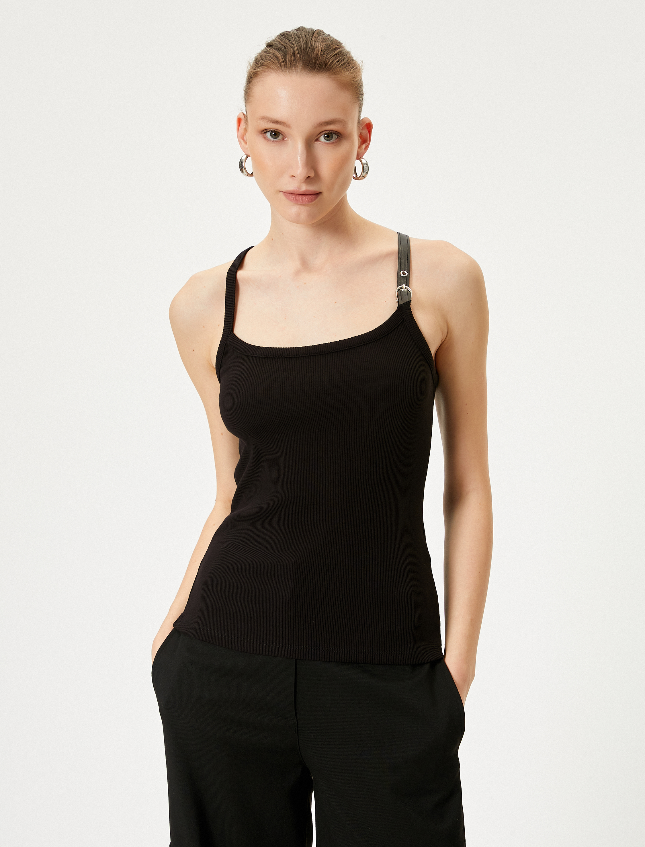   Fitilli Atlet Tokalı Askı Detaylı Pamuklu