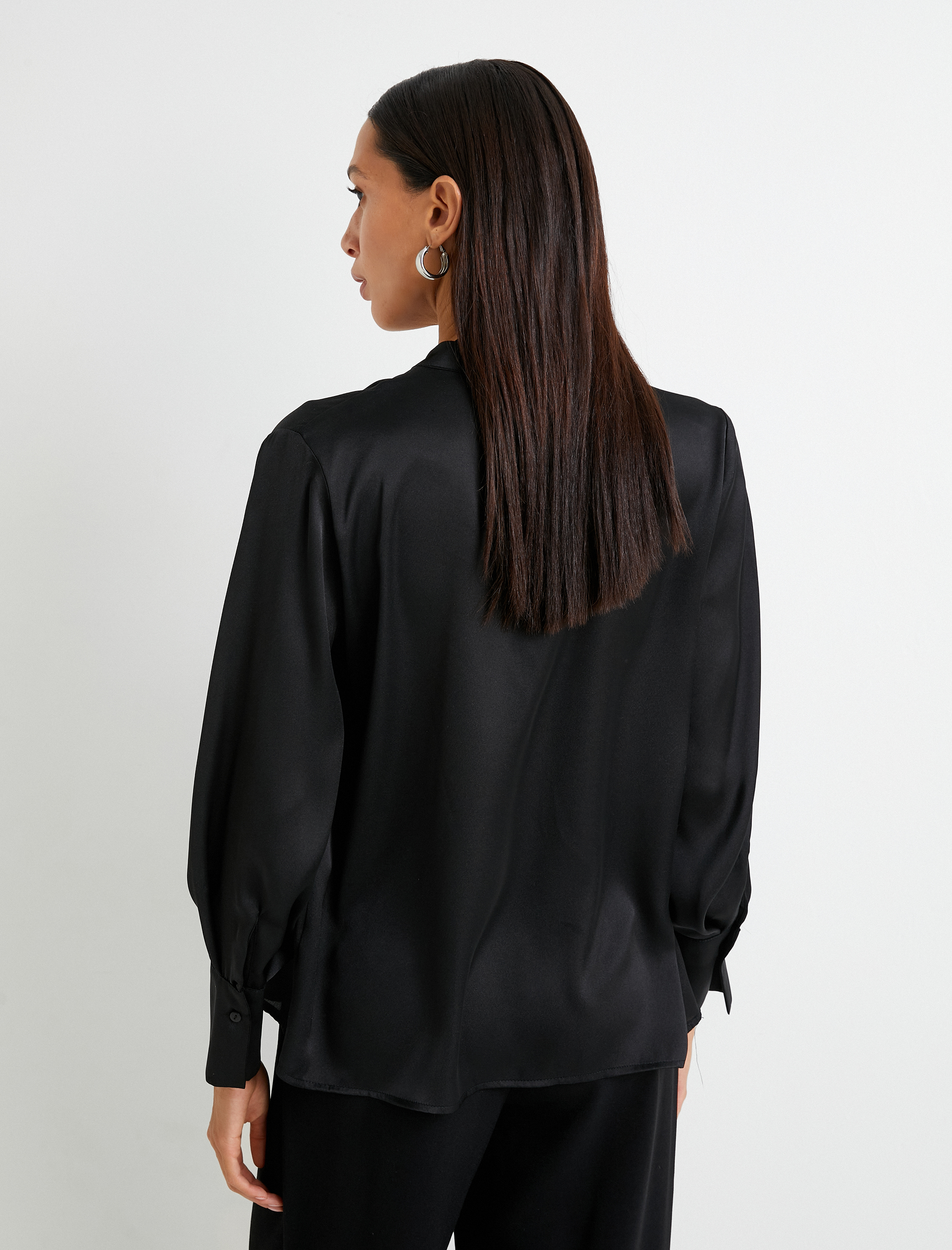   Saten Bluz V Yaka Uzun Kollu