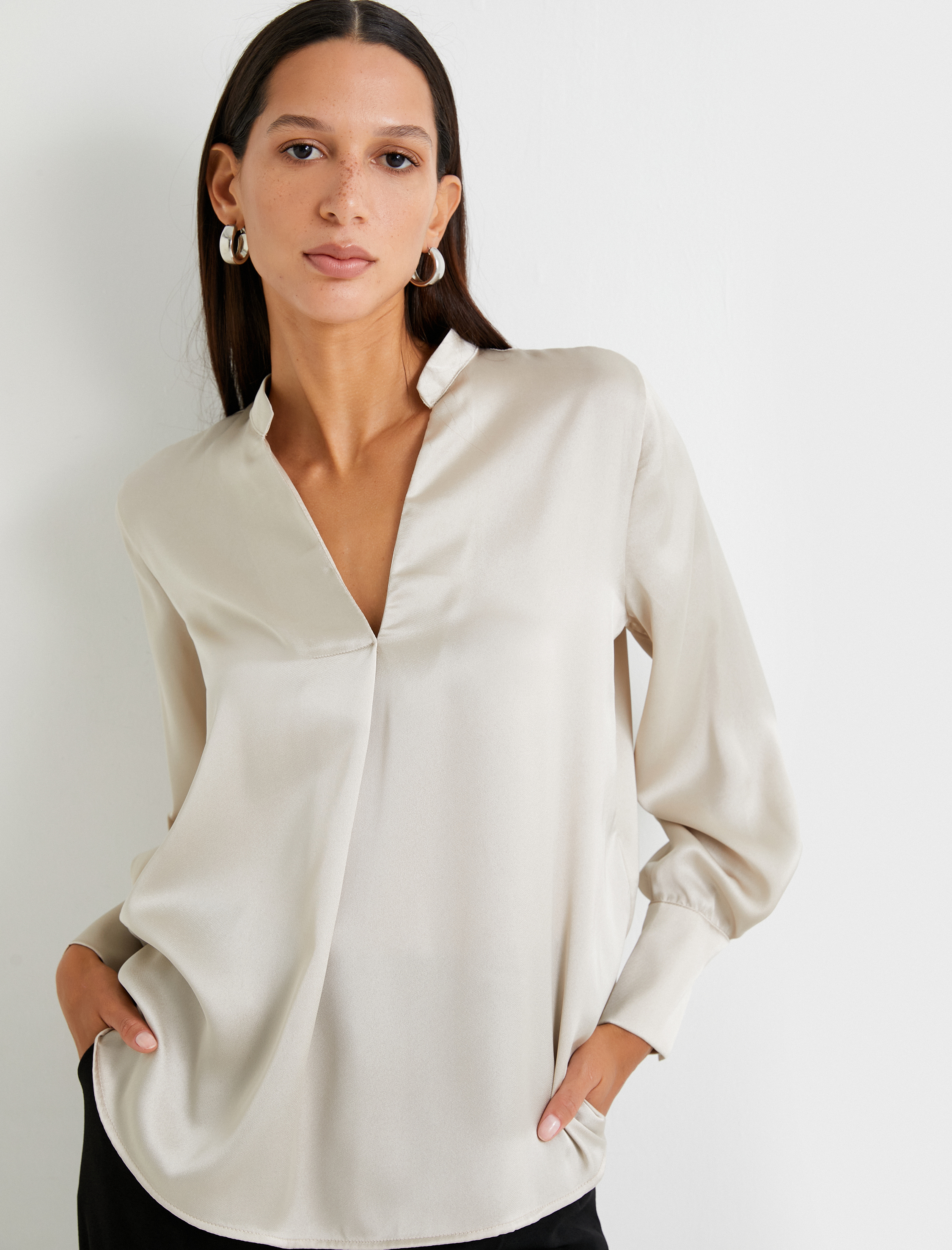   Saten Bluz V Yaka Uzun Kollu