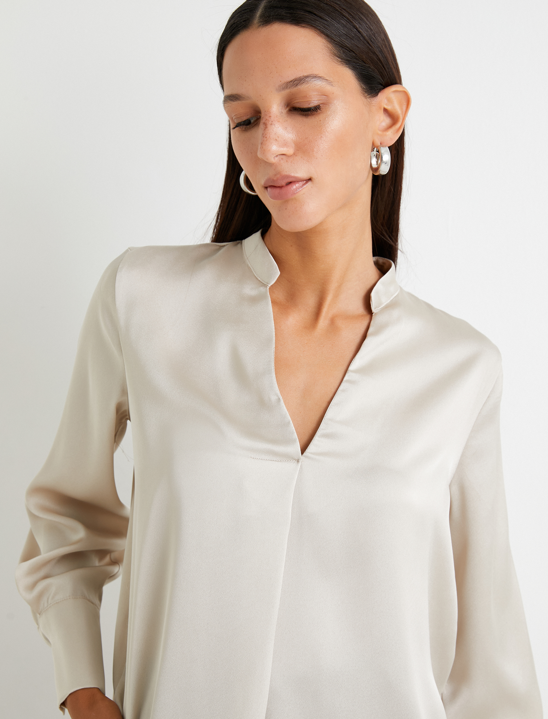   Saten Bluz V Yaka Uzun Kollu