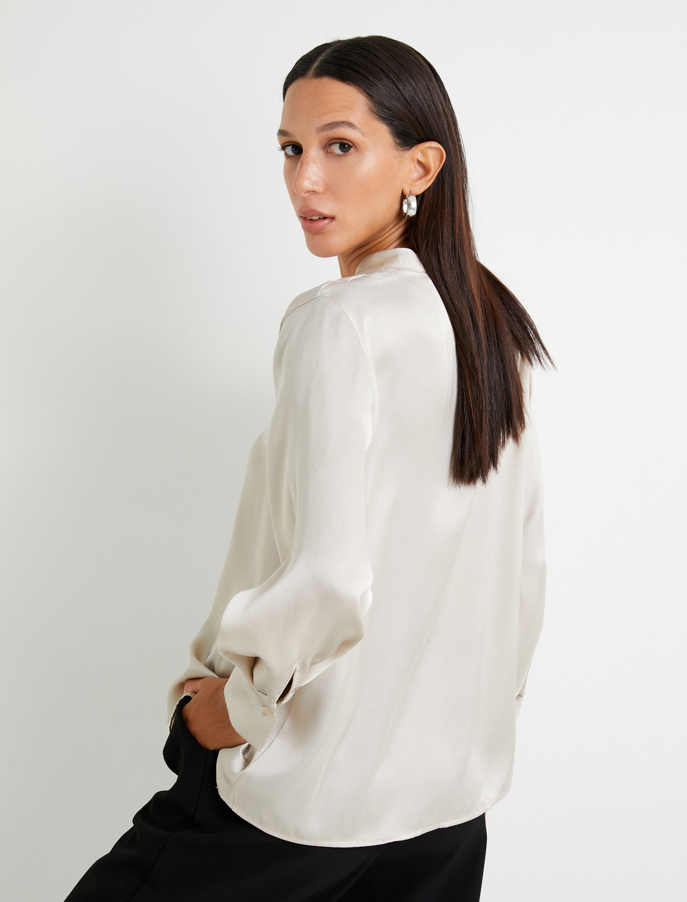   Saten Bluz V Yaka Uzun Kollu