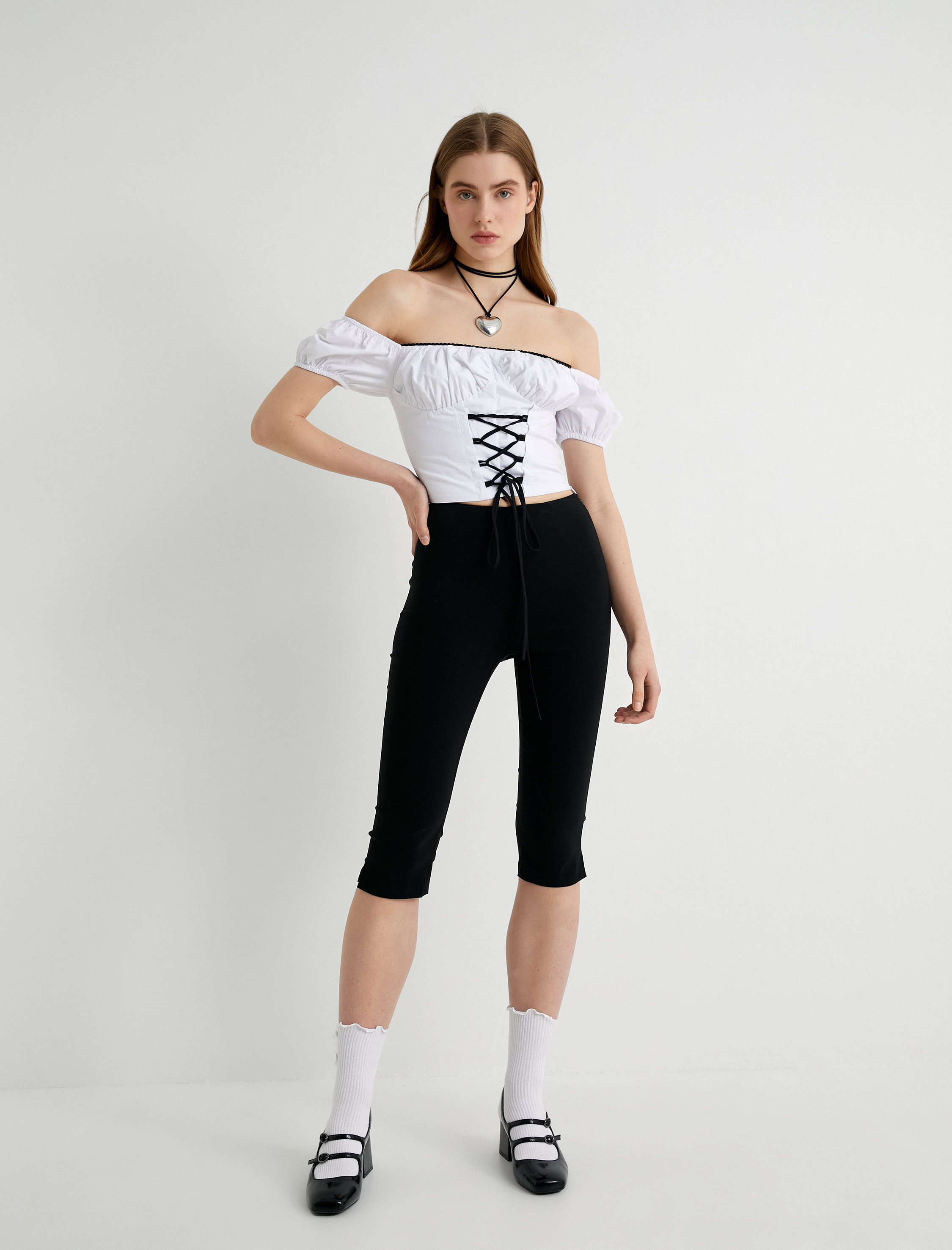   Omzu Açık Poplin Bluz Önden Bağlamalı Fiyonk Detaylı Kalp Yaka